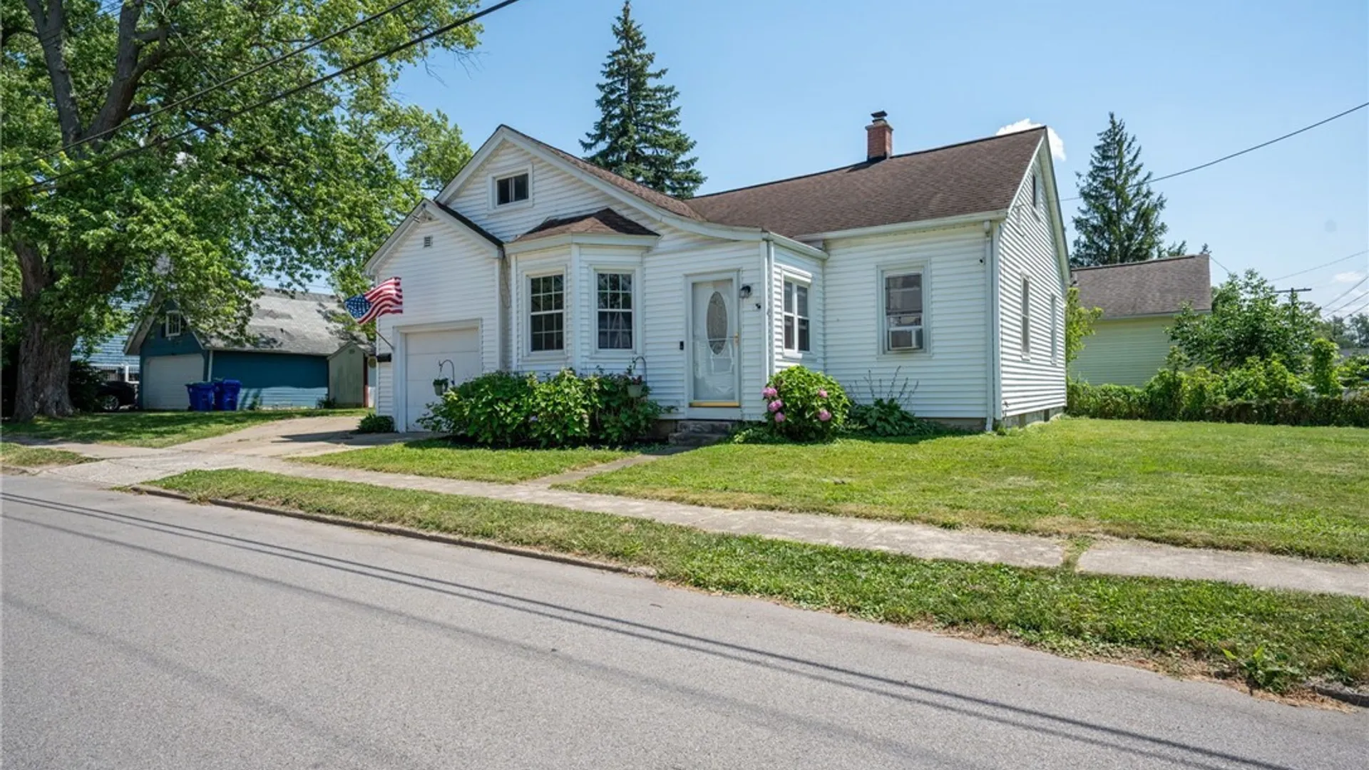 Property at 4 Kent Avenue, Hamburg, NY 14219 3