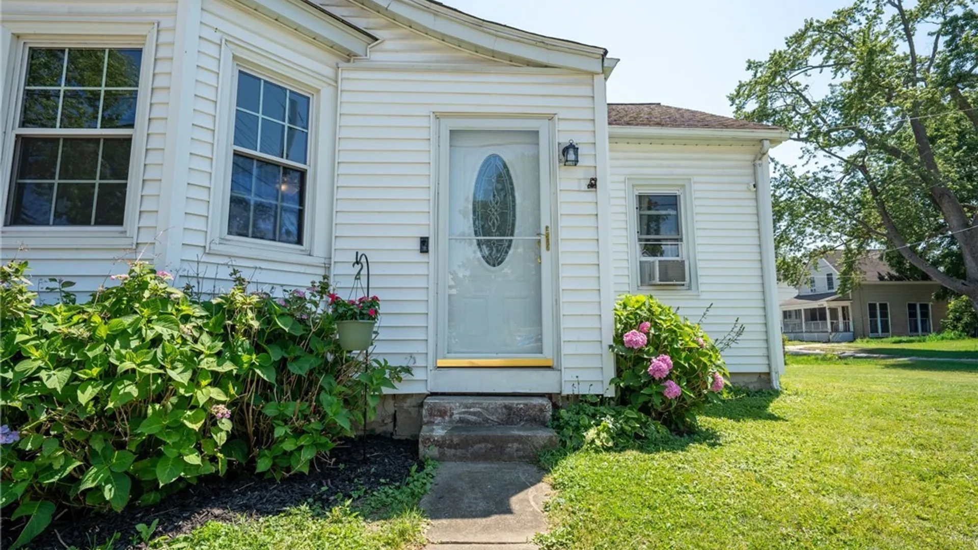 Property at 4 Kent Avenue, Hamburg, NY 14219 4