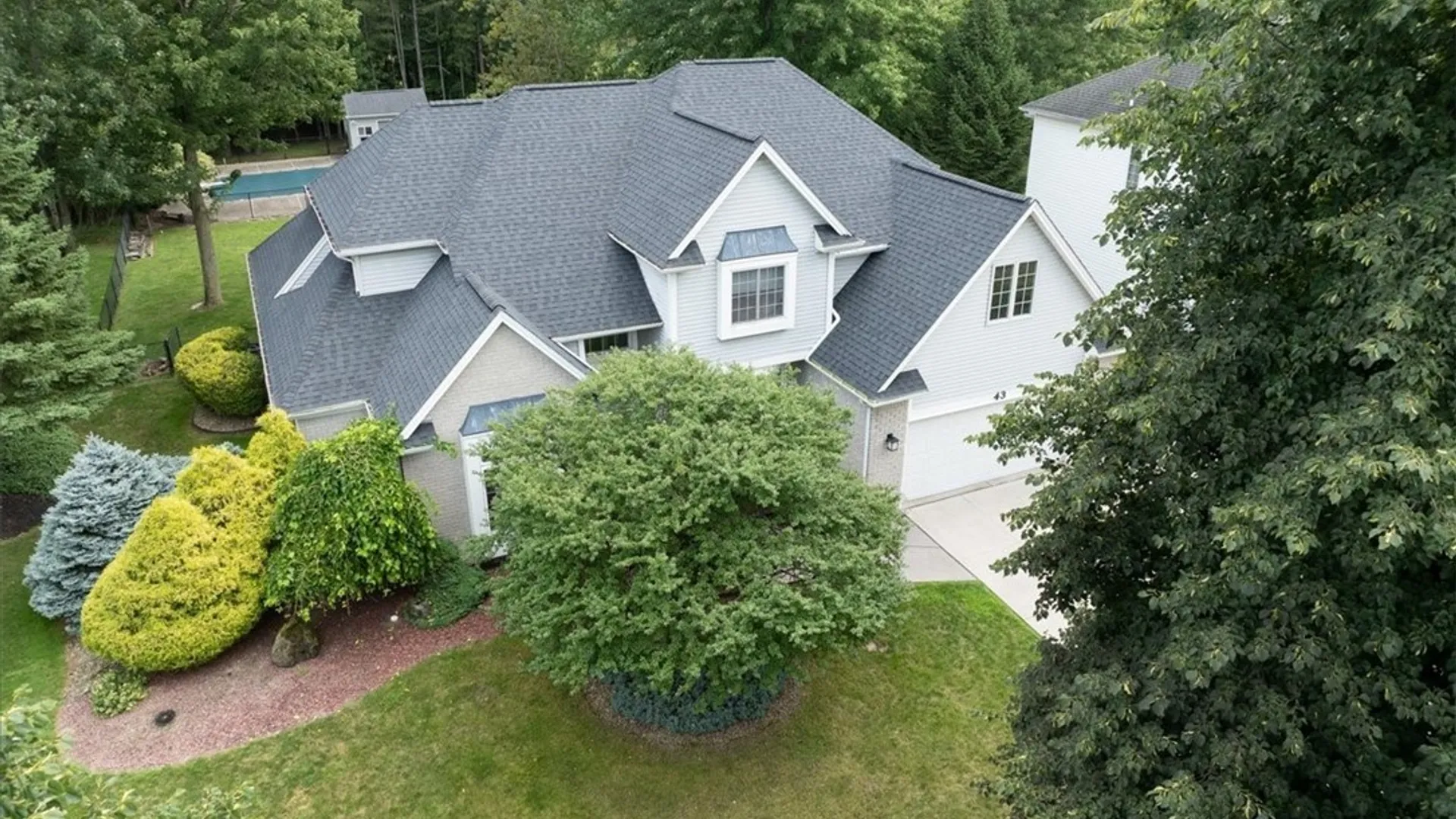Property at 43 E Pinelake Drive, Amherst, NY 14221 3