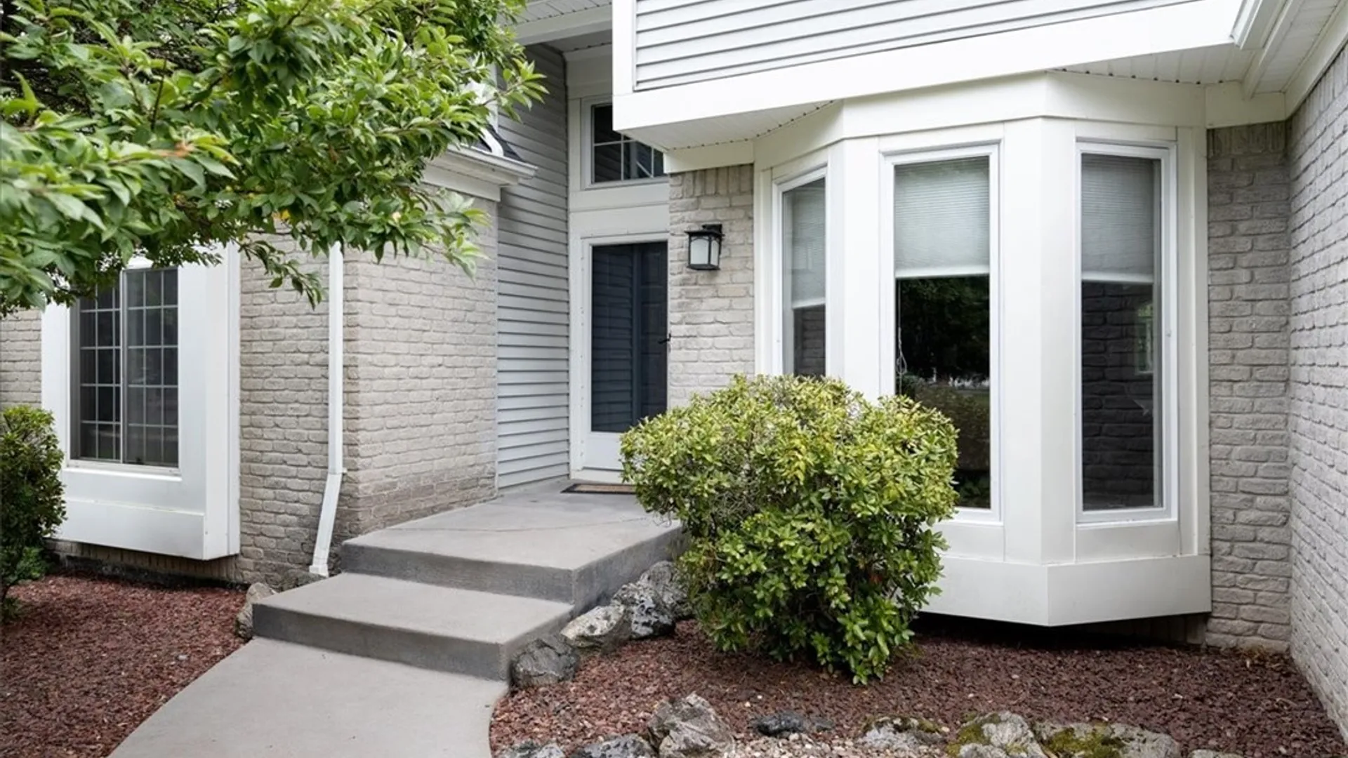 Property at 43 E Pinelake Drive, Amherst, NY 14221 4