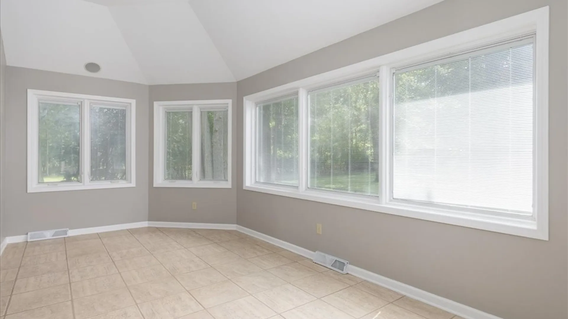 Property at 43 E Pinelake Drive, Amherst, NY 14221 19