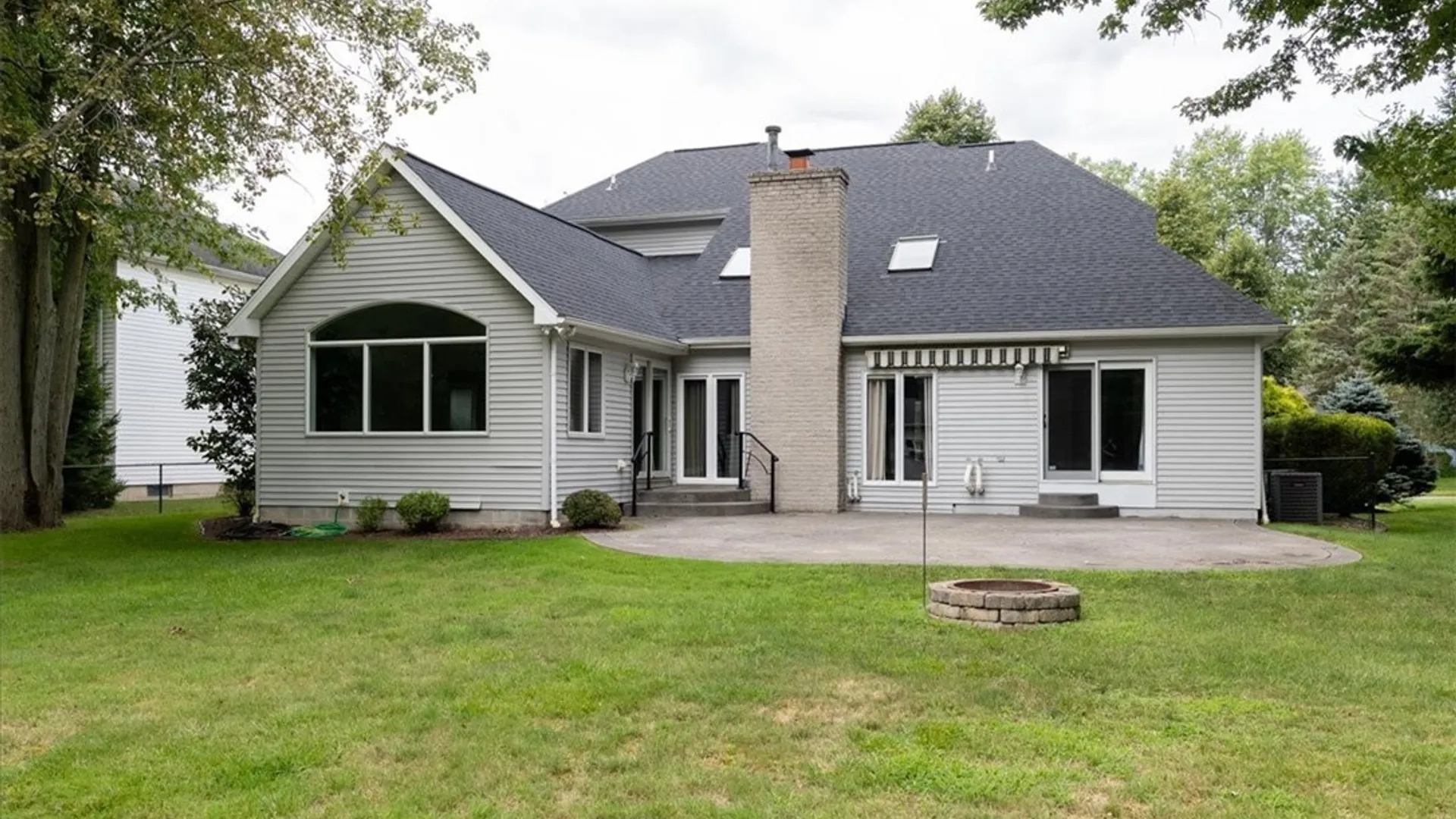 Property at 43 E Pinelake Drive, Amherst, NY 14221 37