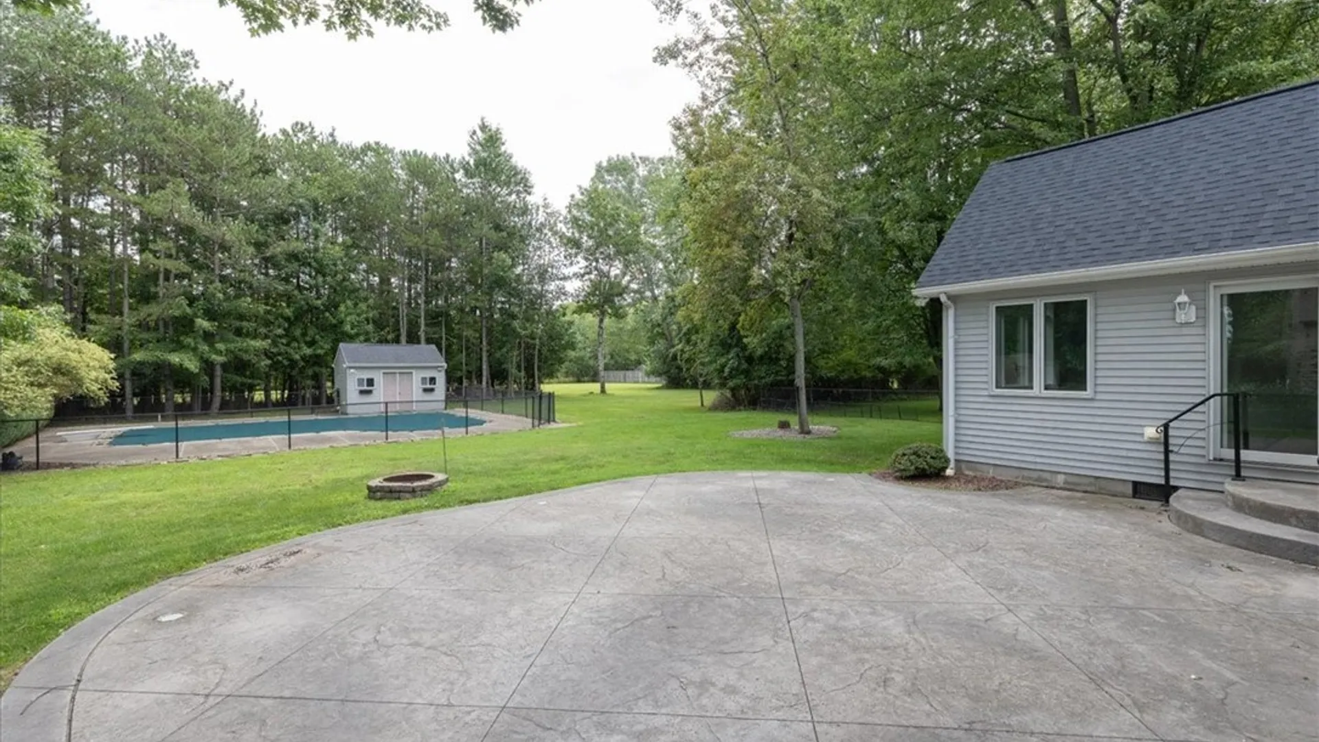 Property at 43 E Pinelake Drive, Amherst, NY 14221 38