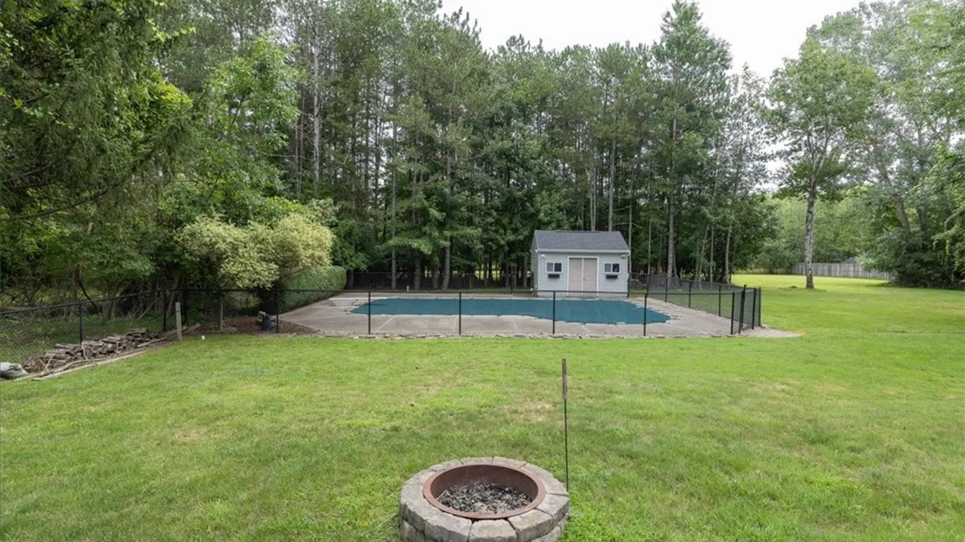 Property at 43 E Pinelake Drive, Amherst, NY 14221 40