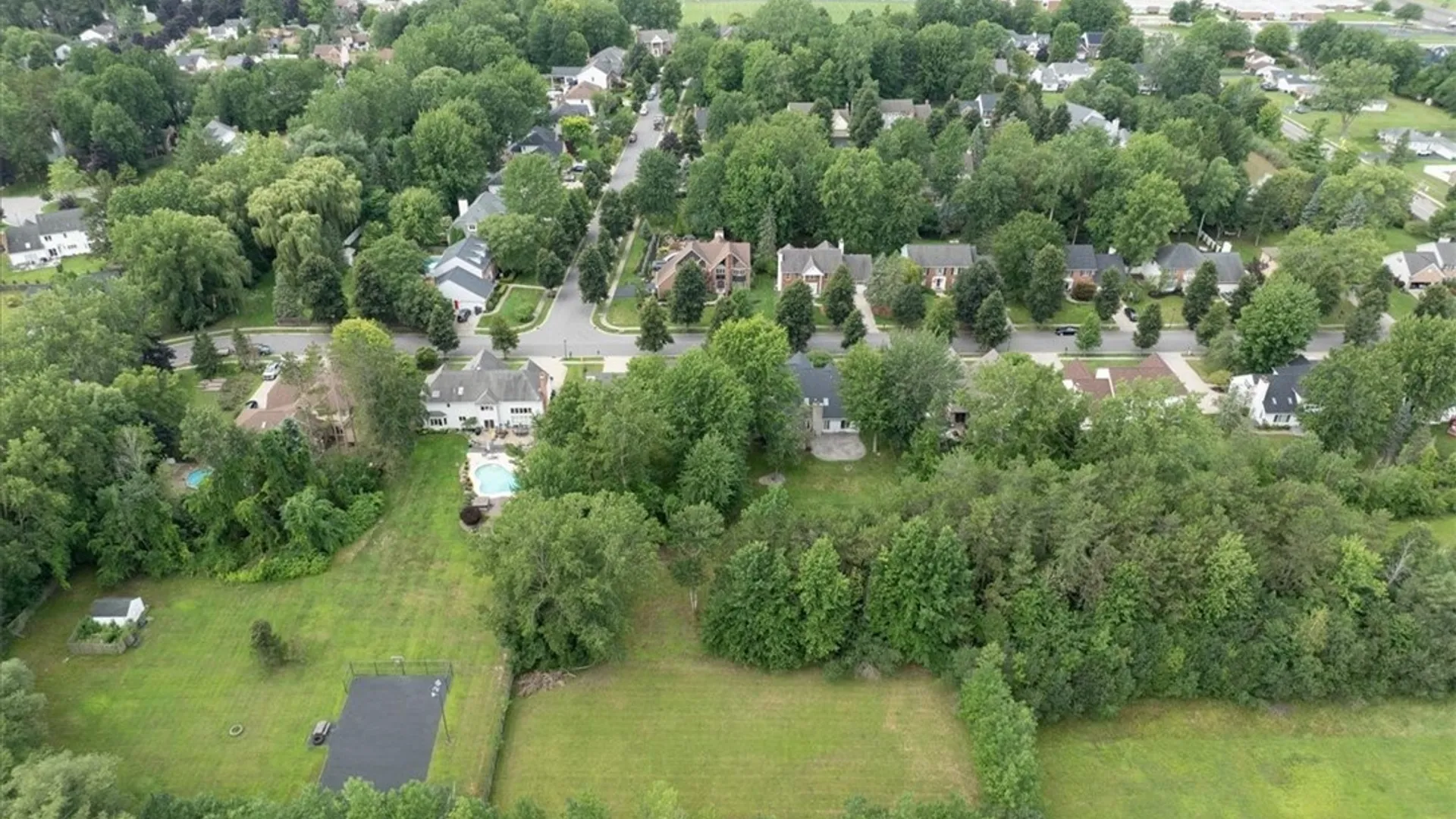 Property at 43 E Pinelake Drive, Amherst, NY 14221 49