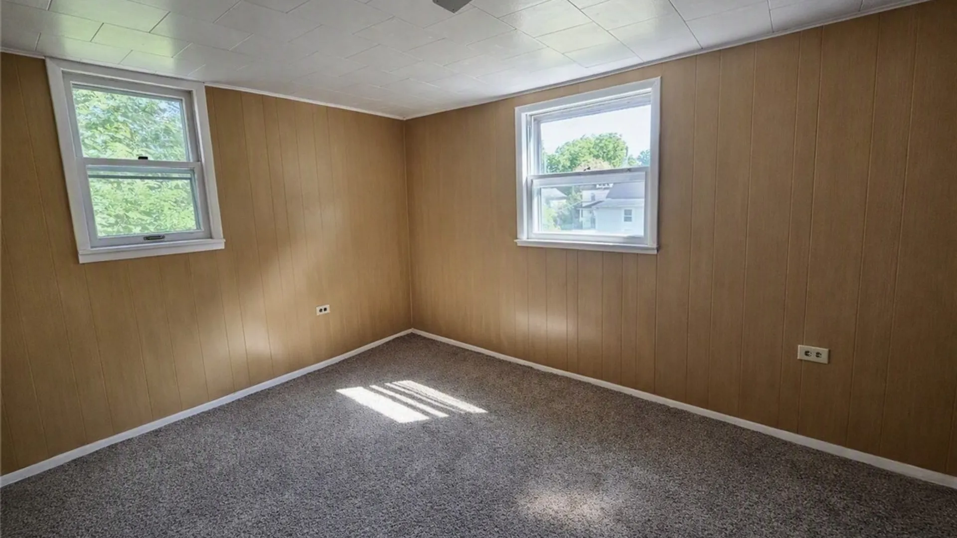Property at 19 Grove Avenue, Auburn, NY 13021 14