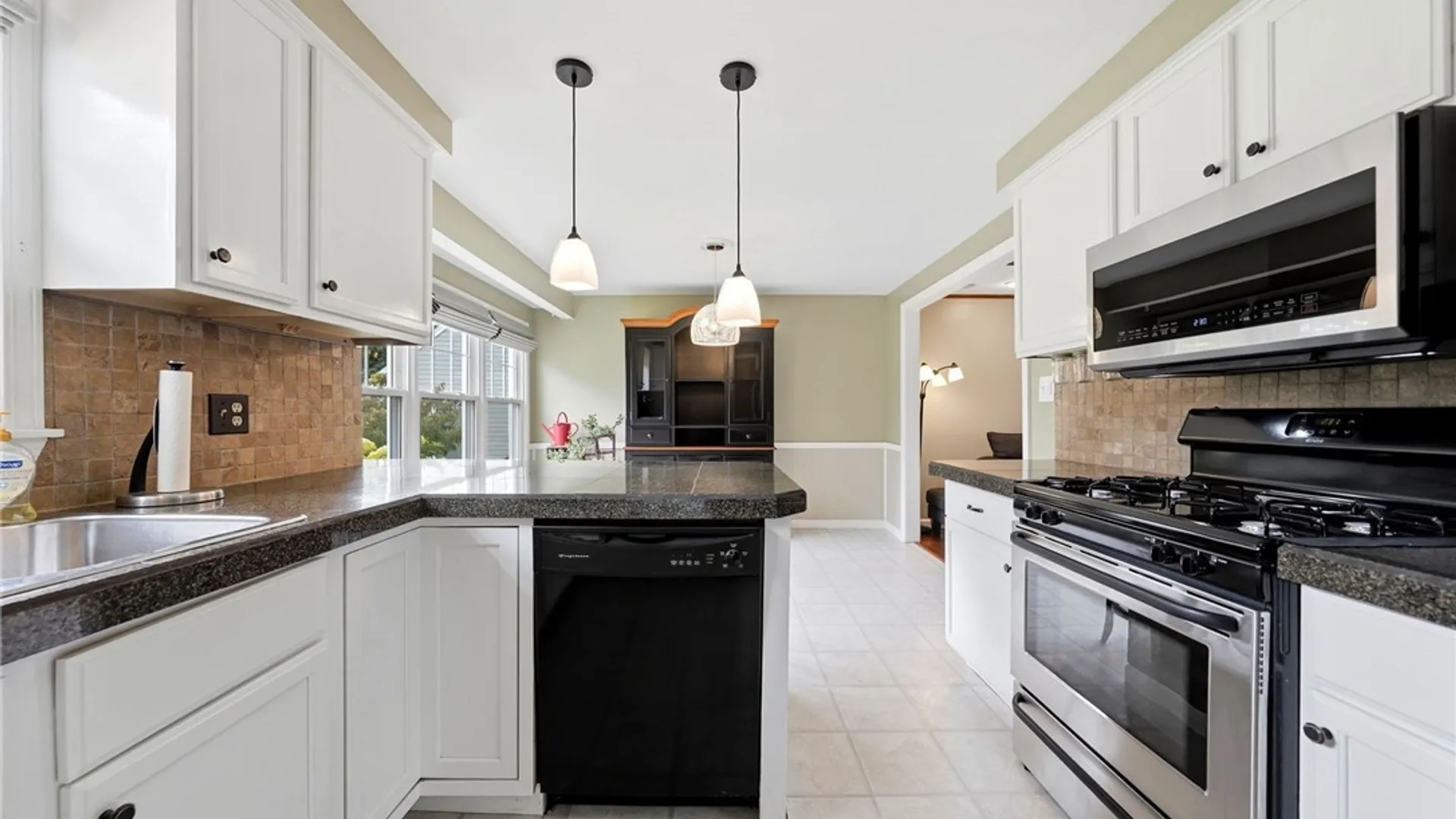 Property at 9 Partridge Walk, Lancaster, NY 14086 5