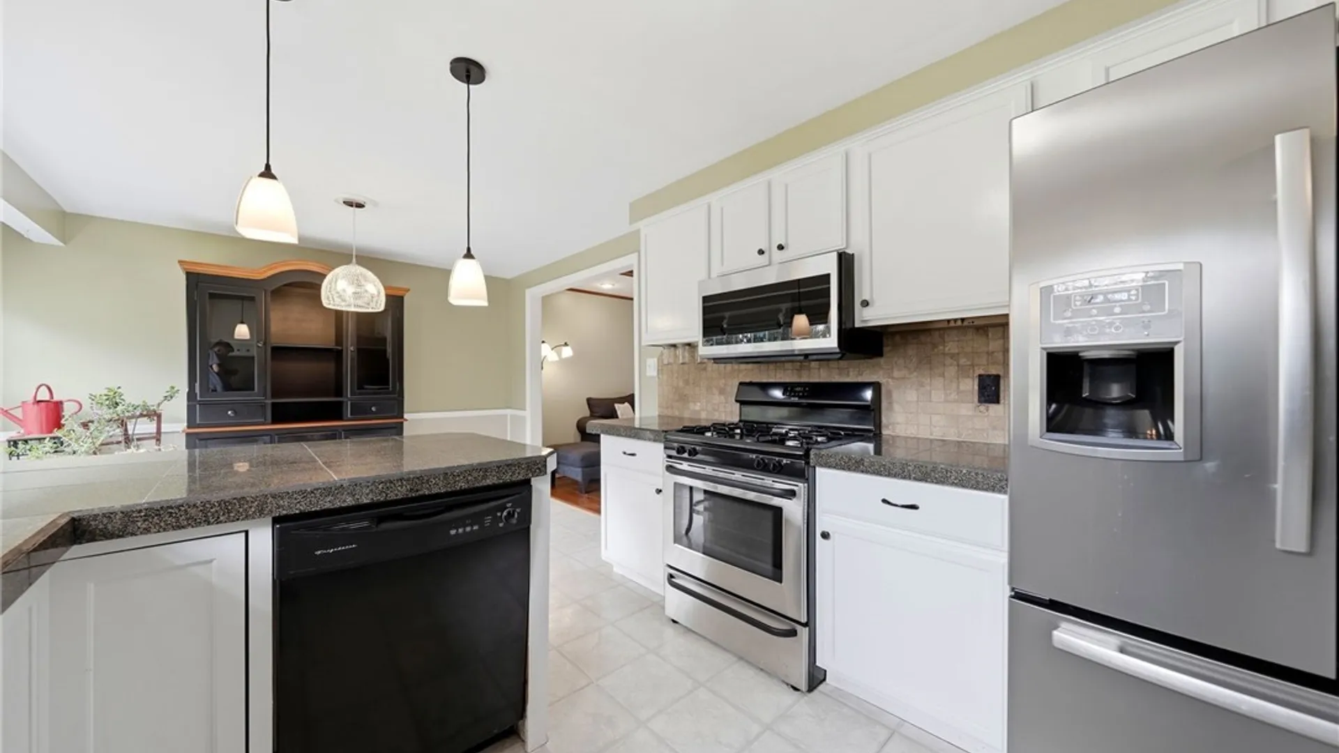 Property at 9 Partridge Walk, Lancaster, NY 14086 6
