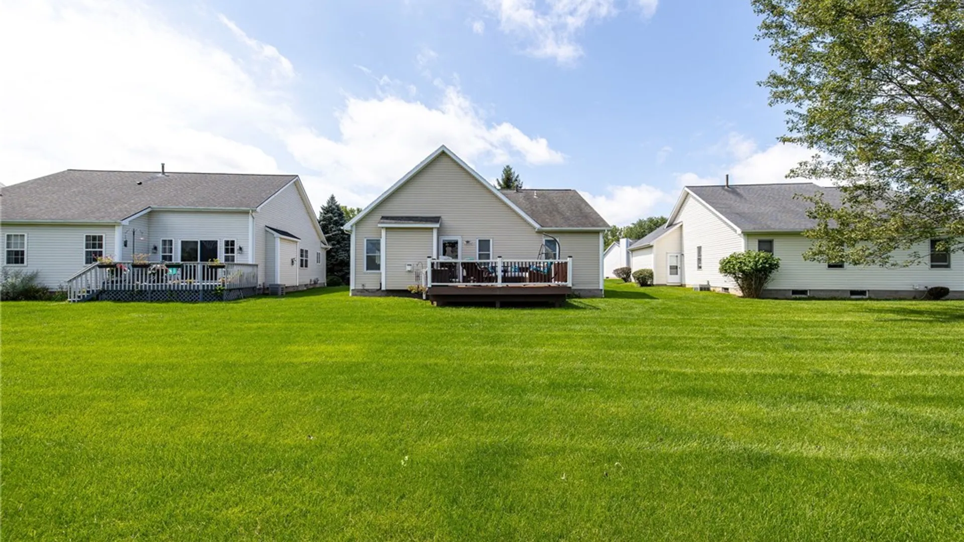 Property at 17 Foxtail Ln, Chili, NY 14514 12