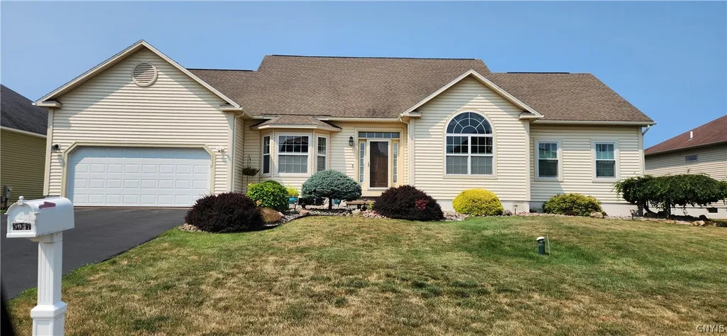 Property at 5037 Constitution Lane, Salina, NY 13088