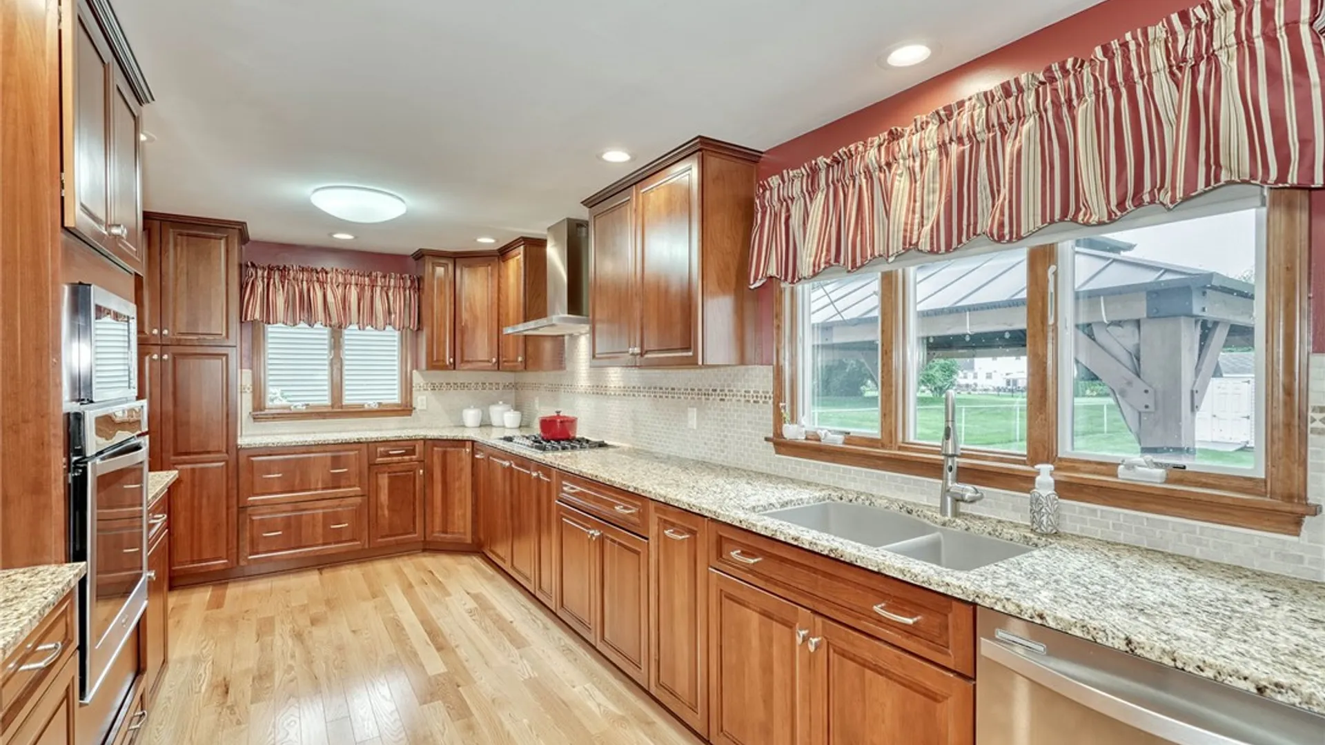 Property at 721 Close Circle, Webster, NY 14580 7