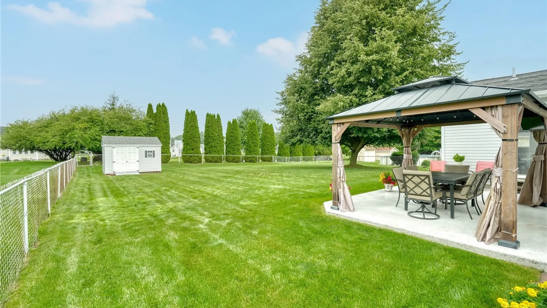 Property at 721 Close Circle, Webster, NY 14580 43