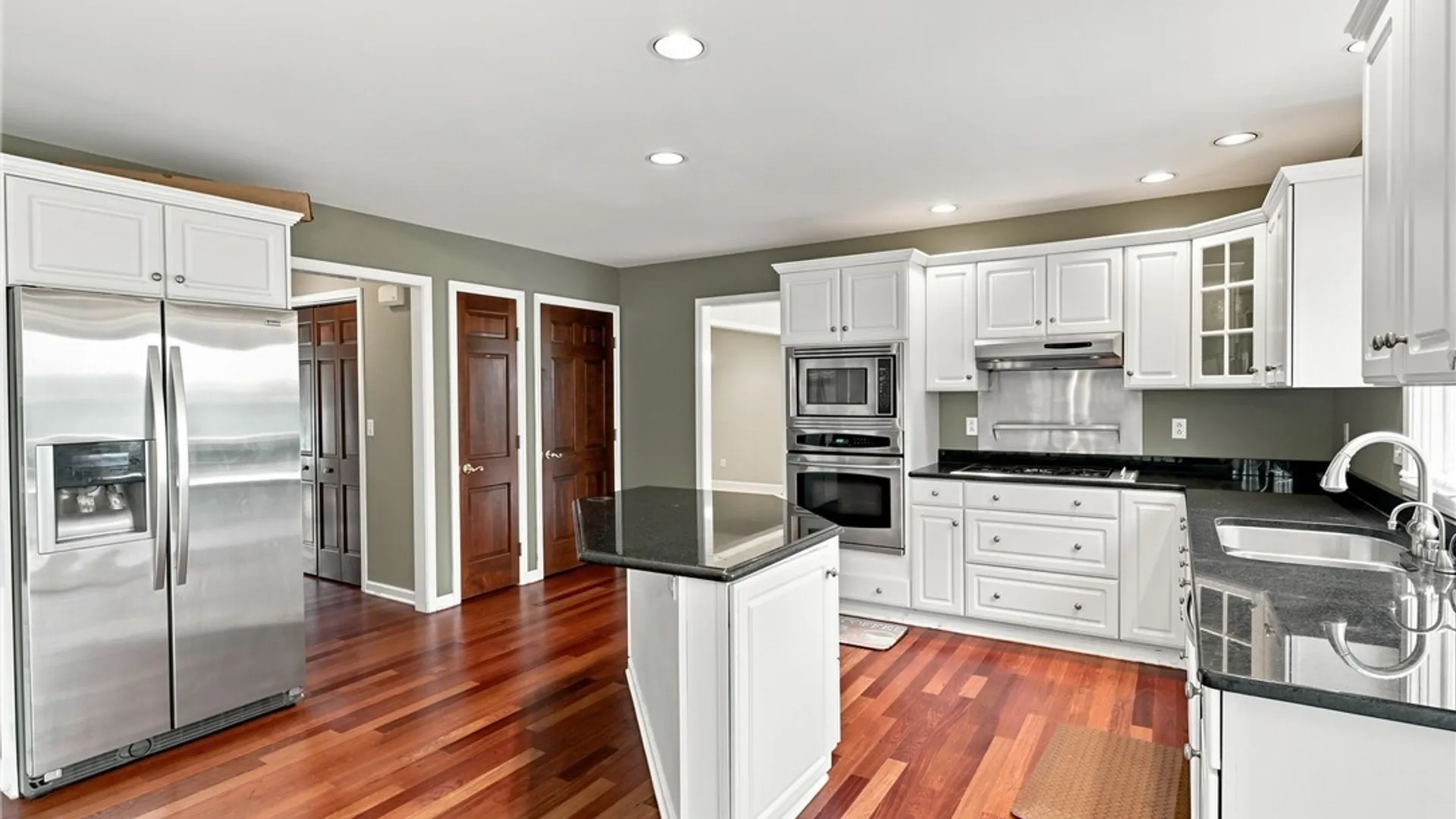 Property at 41 Brompton Court, Orchard Park, NY 14127 14