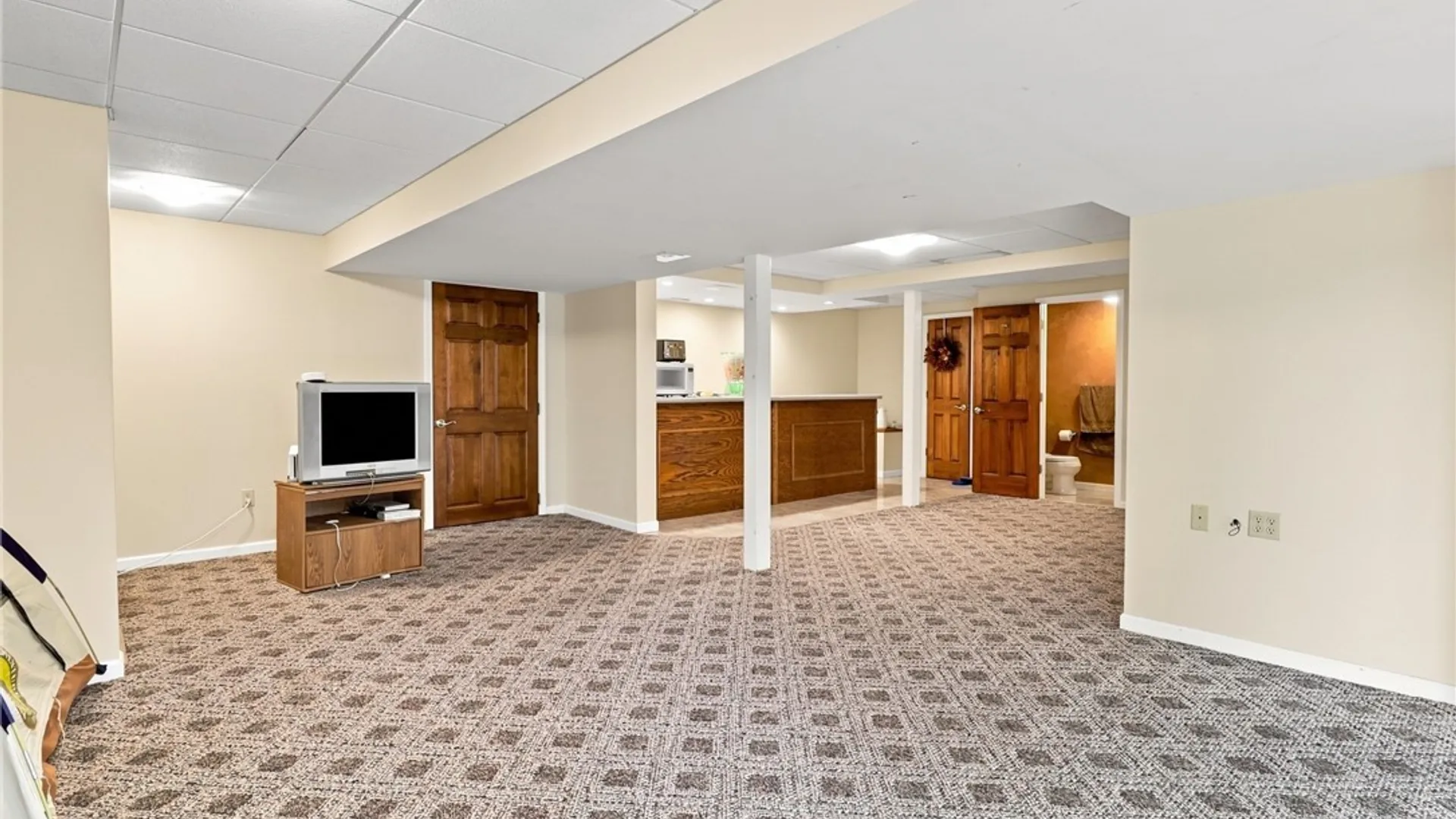Property at 41 Brompton Court, Orchard Park, NY 14127 32