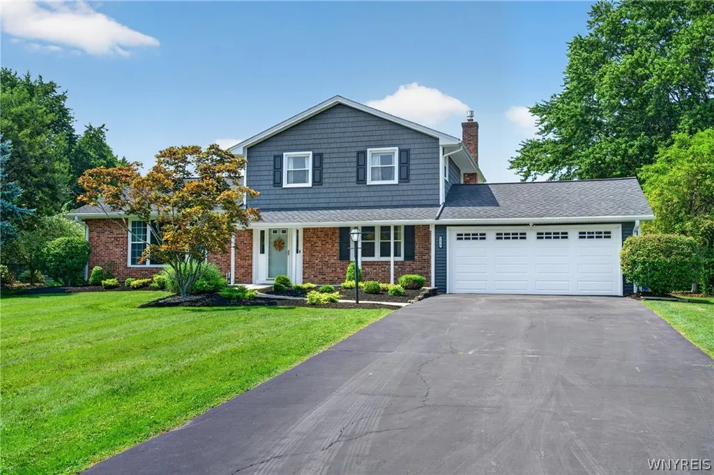 Property at 5030 Clearview Dr, Clarence, NY 14221
