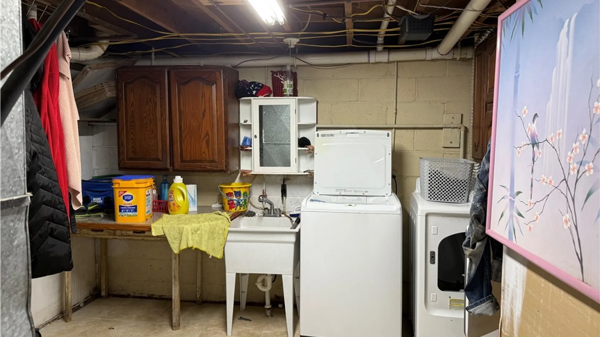 Property at 609 Demong Drive, Syracuse, NY 13214 13