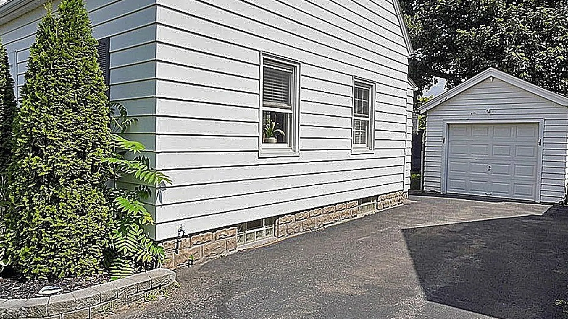 Property at 228 Lindsay Place, North Tonawanda, NY 14120 24