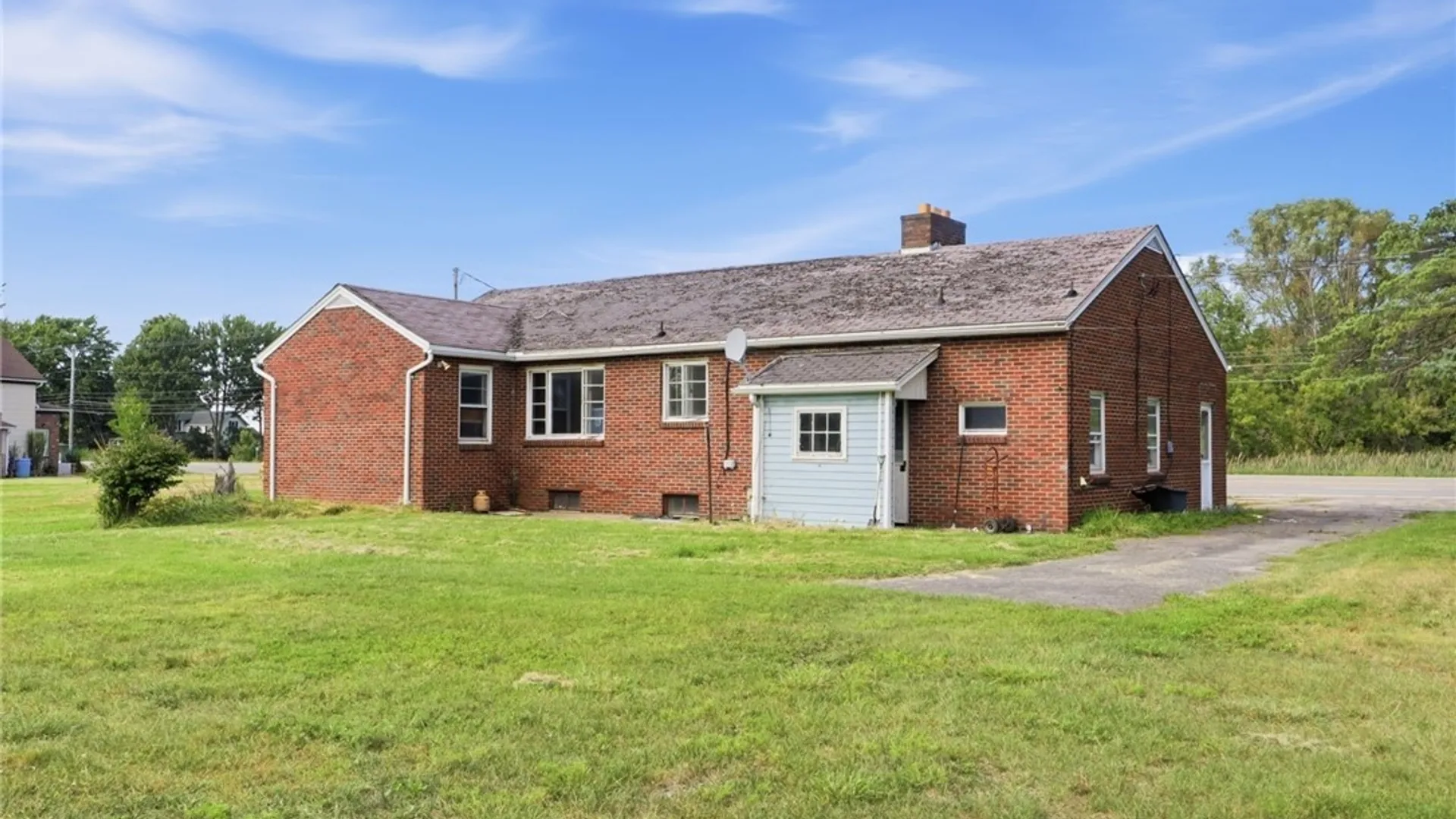 Property at 2798 Niagara Falls Boulevard, Wheatfield, NY 14120 12