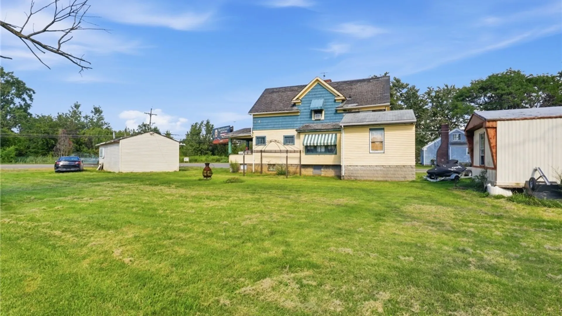 Property at 2798 Niagara Falls Boulevard, Wheatfield, NY 14120 4