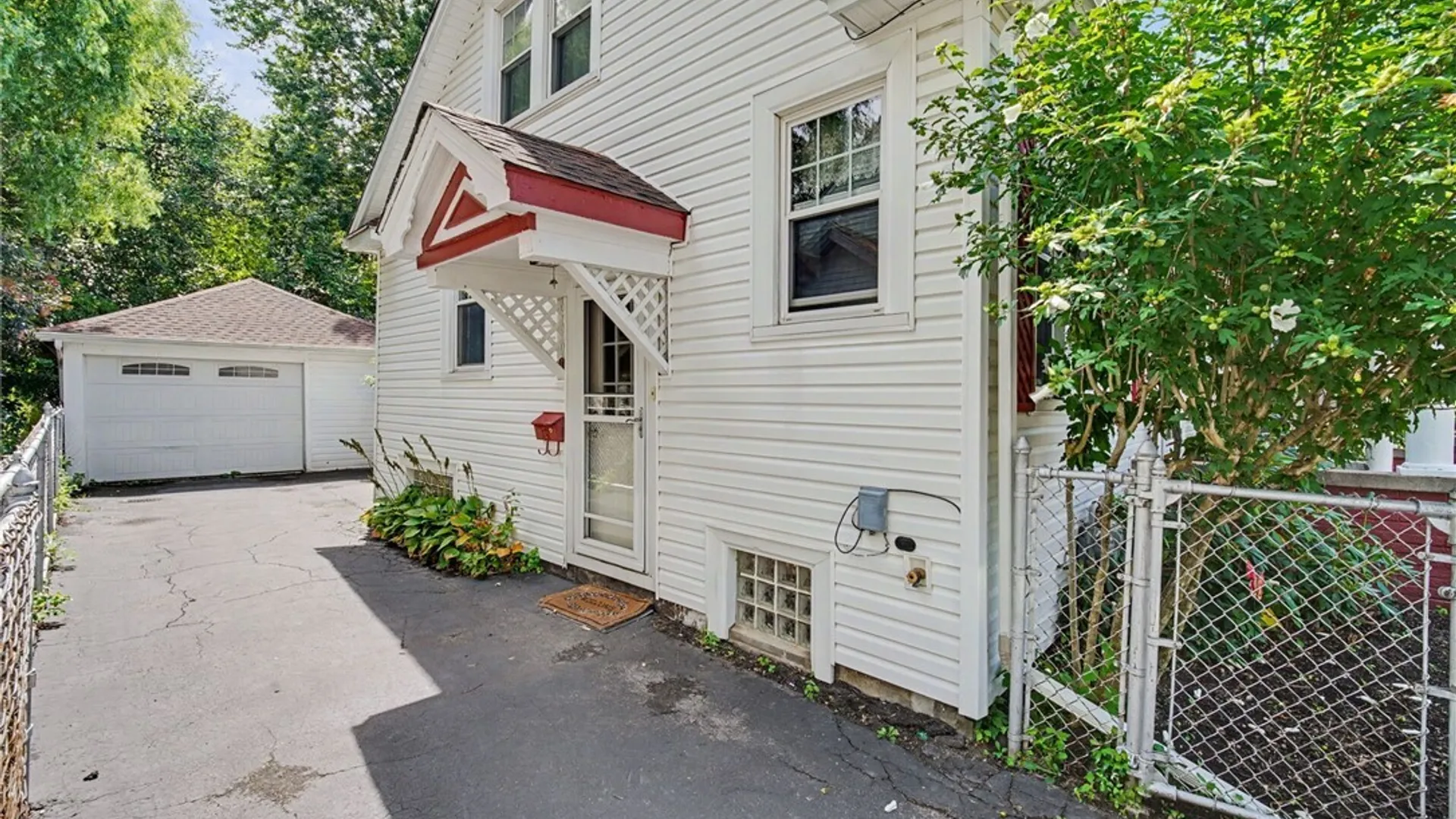 Property at 29 Beverly Place, Hamburg, NY 14075 38