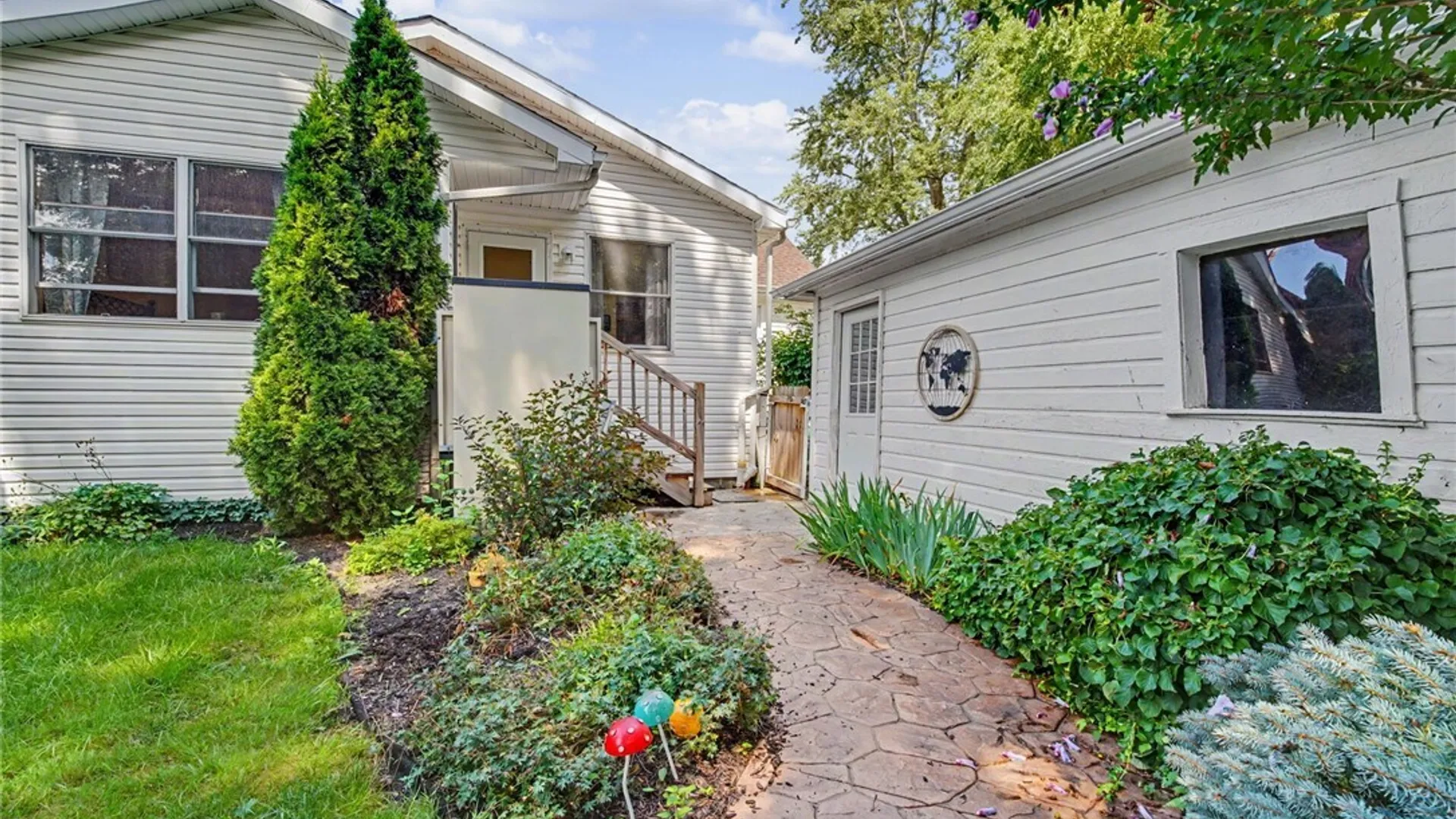 Property at 29 Beverly Place, Hamburg, NY 14075 8
