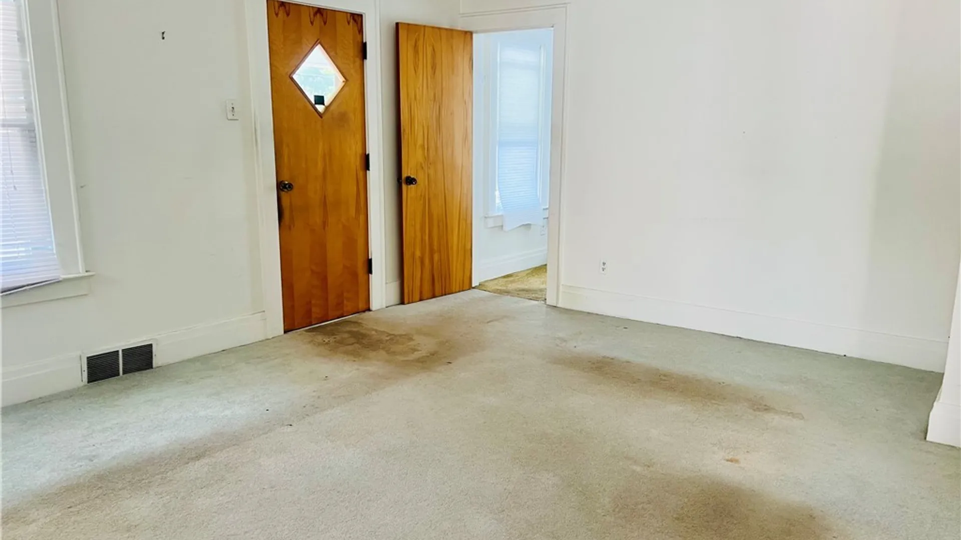 Property at 1233 N Glencove Road, Syracuse, NY 13206 3