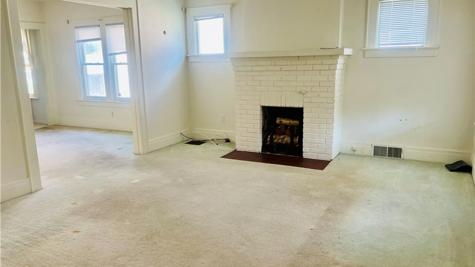 Property at 1233 N Glencove Road, Syracuse, NY 13206 4