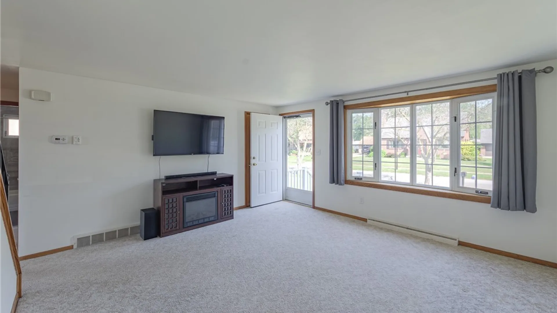 Property at 279 Irvington Drive, Tonawanda, NY 14150 3