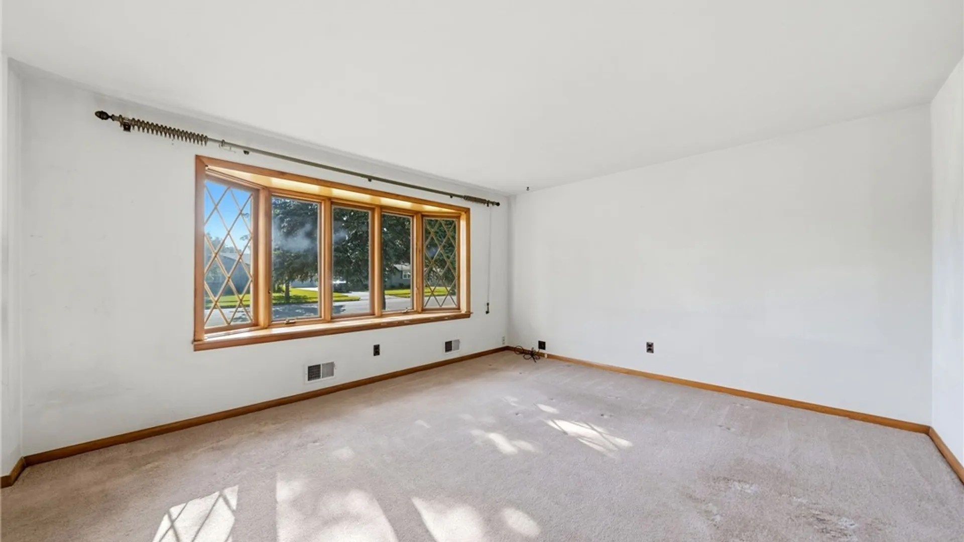 Property at 164 S Meadow Drive, North Tonawanda, NY 14120 7