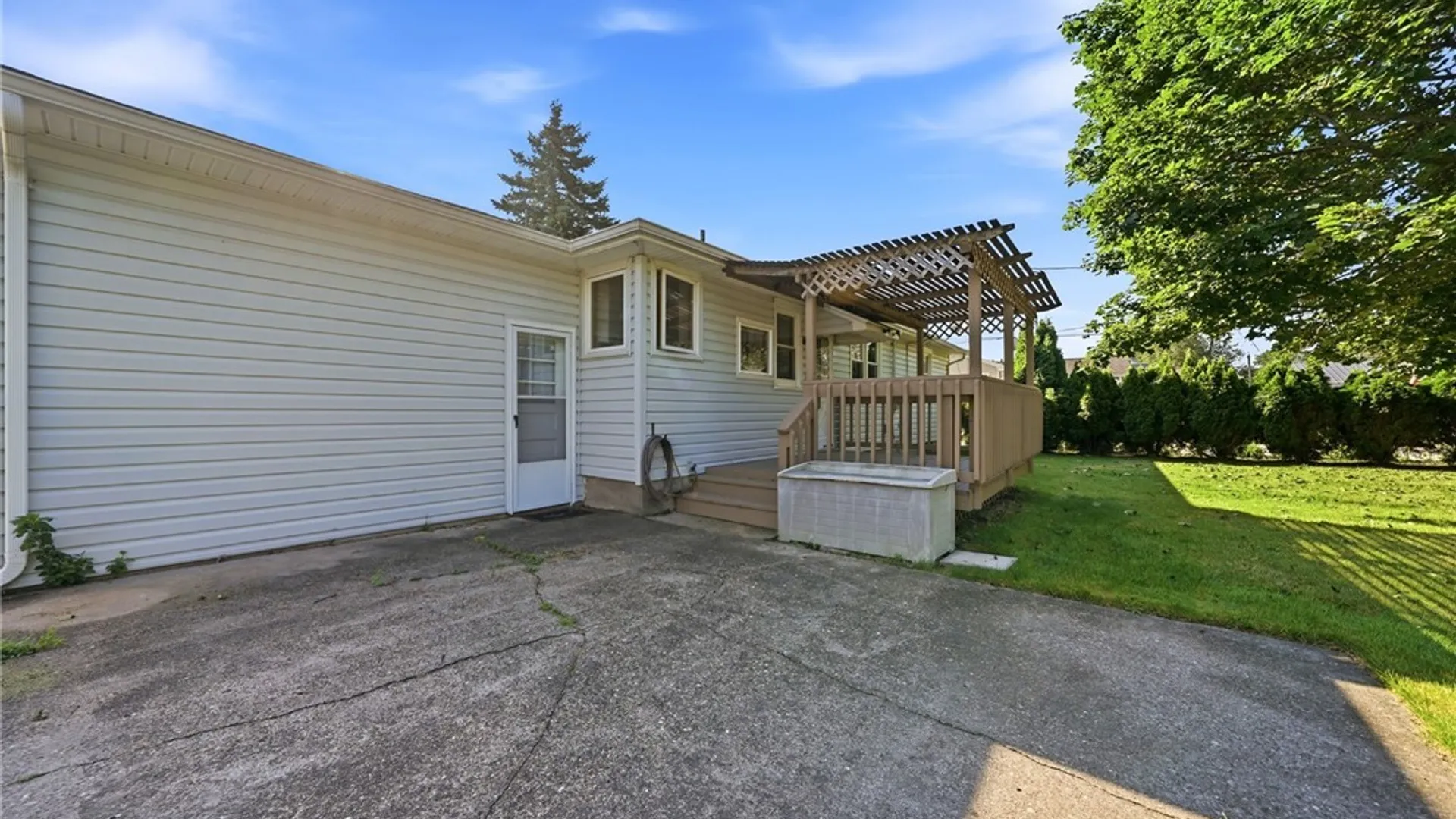 Property at 164 S Meadow Drive, North Tonawanda, NY 14120 28