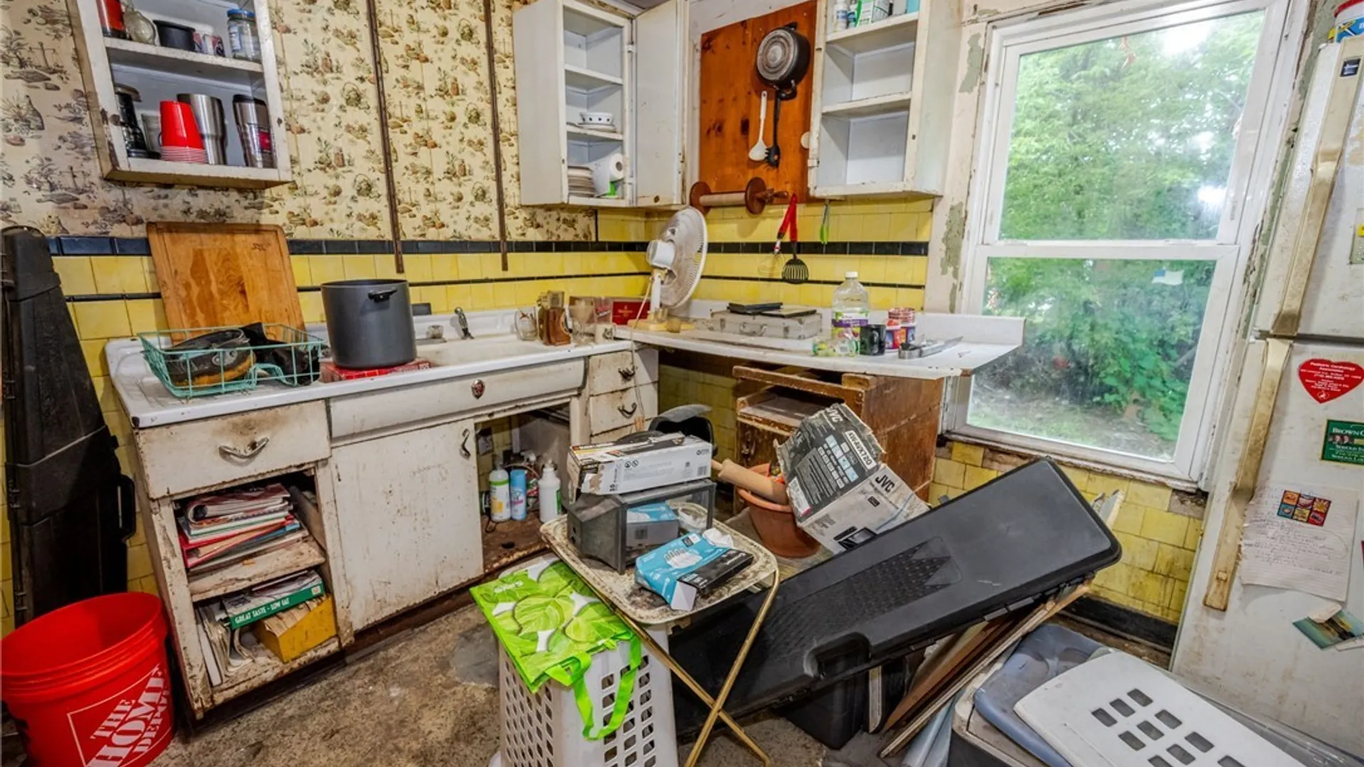 Property at 1218 College Avenue, Niagara Falls, NY 14305 8