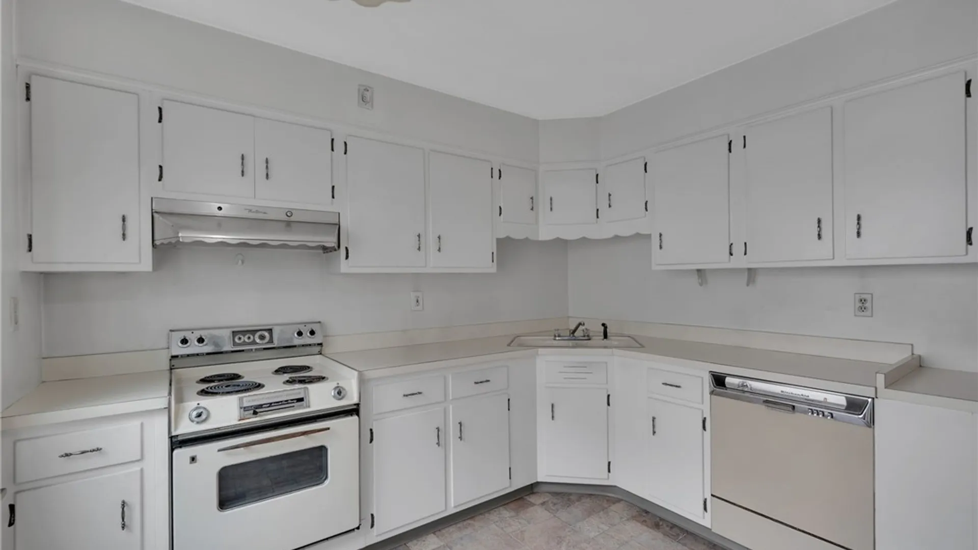 Property at 44 George Urban Boulevard, Cheektowaga, NY 14225 5