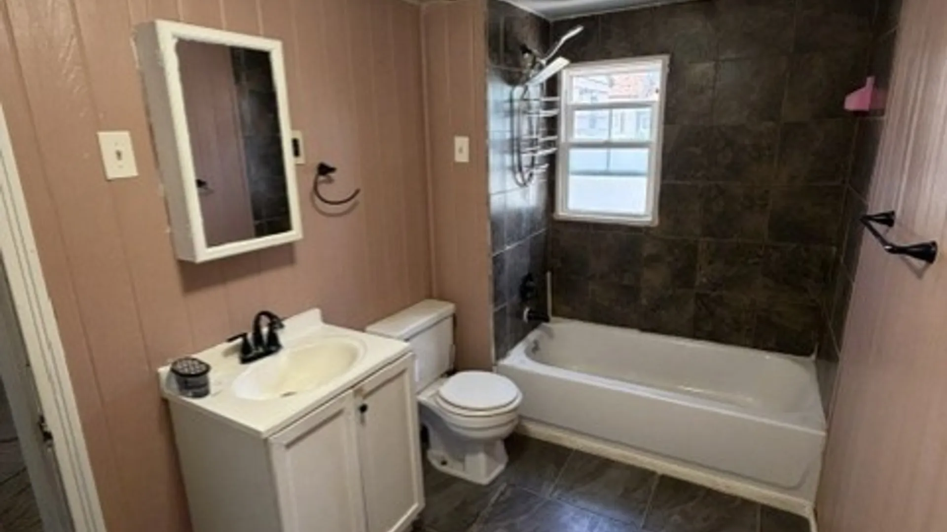 Property at 665 S. Ogden St. Street, Buffalo, NY 14206 11