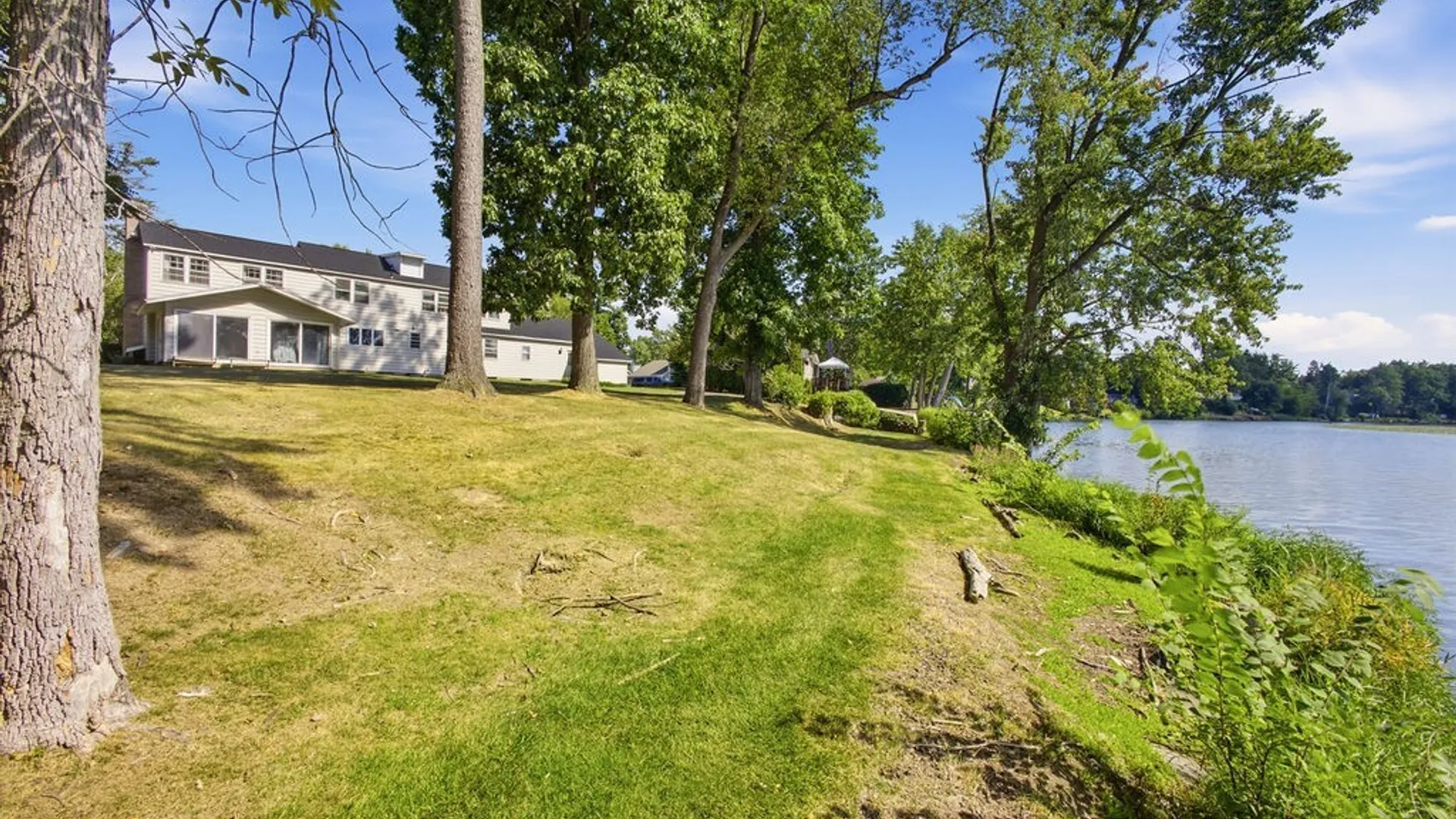 Property at 3993 Bel Harbor Drive, Clay, NY 13090 4