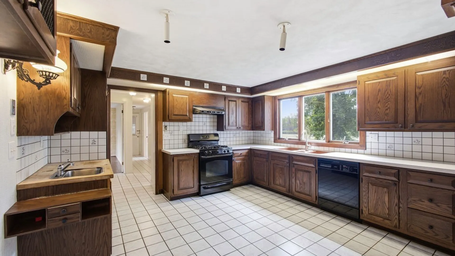 Property at 3993 Bel Harbor Drive, Clay, NY 13090 13