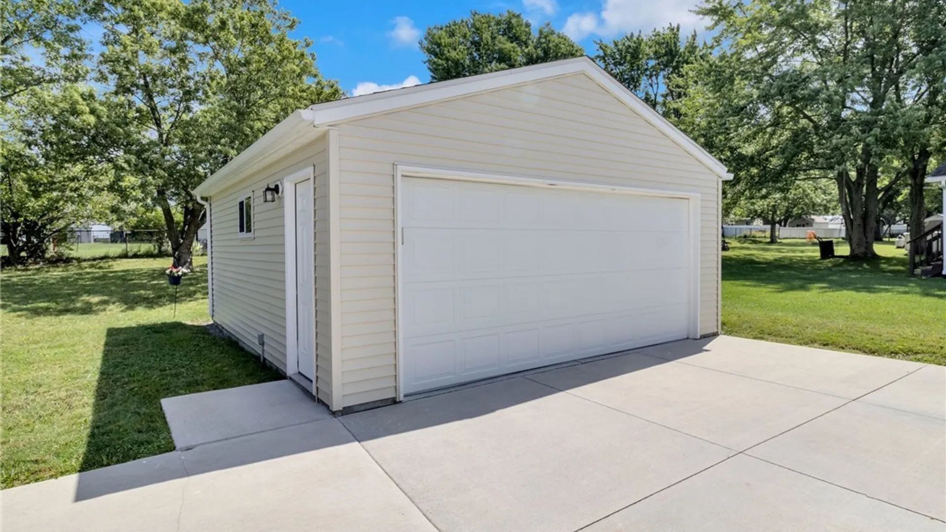 Property at 34 Kingswood Drive, Orchard Park, NY 14127 33