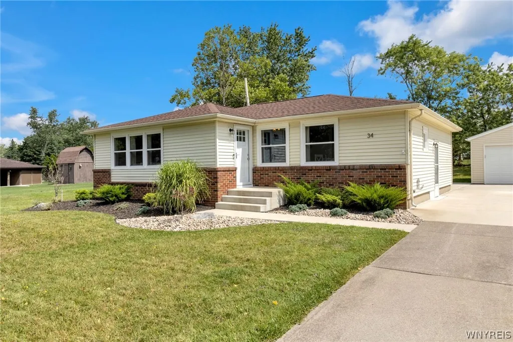 Property at 34 Kingswood Drive, Orchard Park, NY 14127