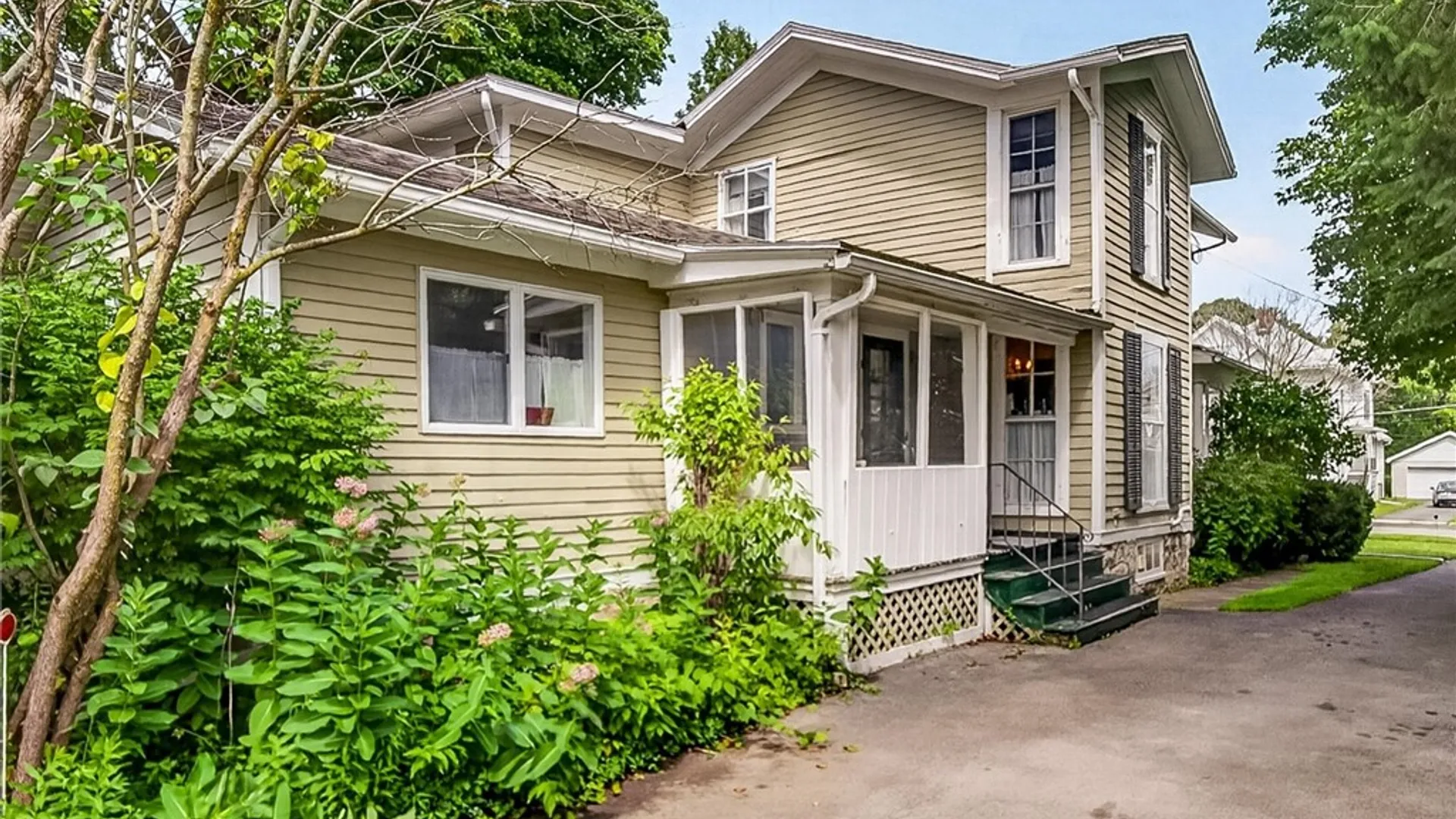 Property at 10 Craigie Street, Leroy, NY 14482 38