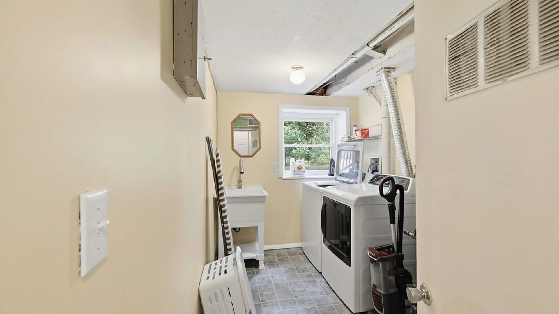 Property at 303 Donlin Drive, Salina, NY 13088 37