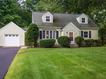 Property at 9 Brewster Lane, Gates, NY 14624