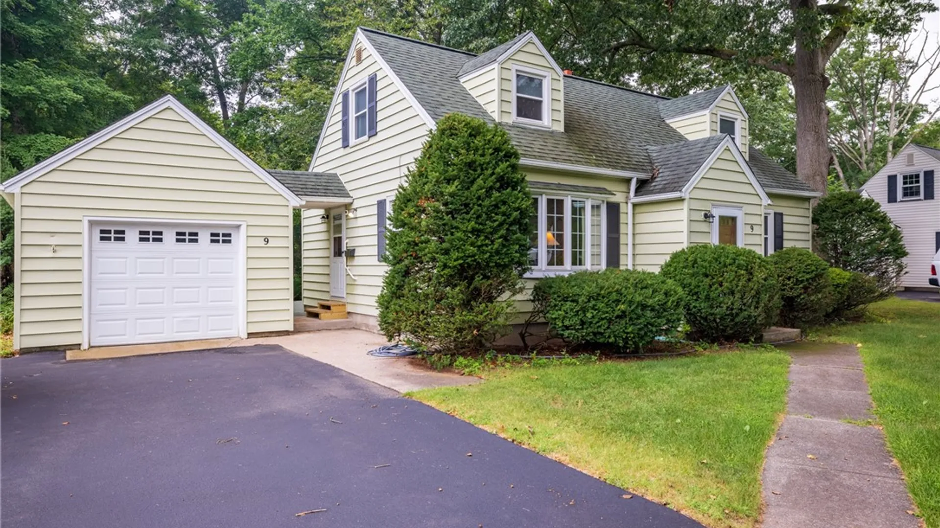 Property at 9 Brewster Lane, Gates, NY 14624 5