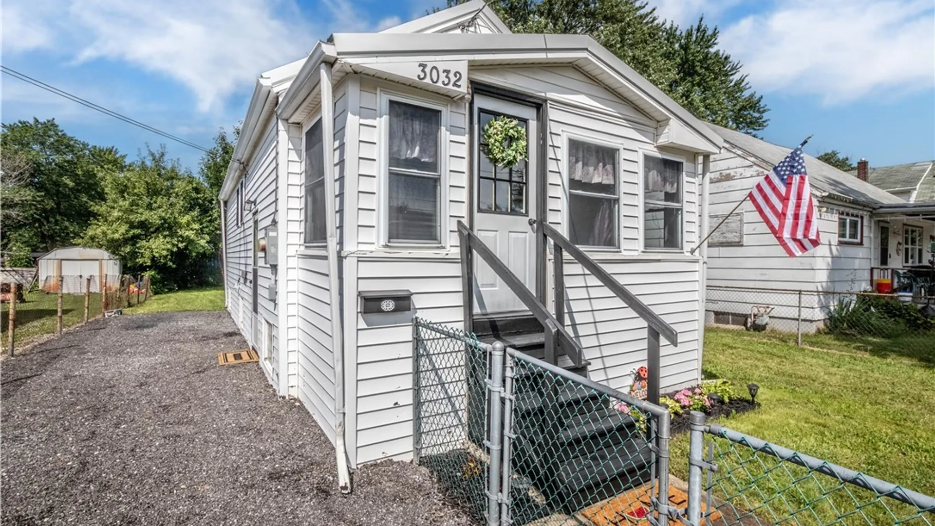 Property at 3032 Petroleum St Street, Niagara, NY 14305 4