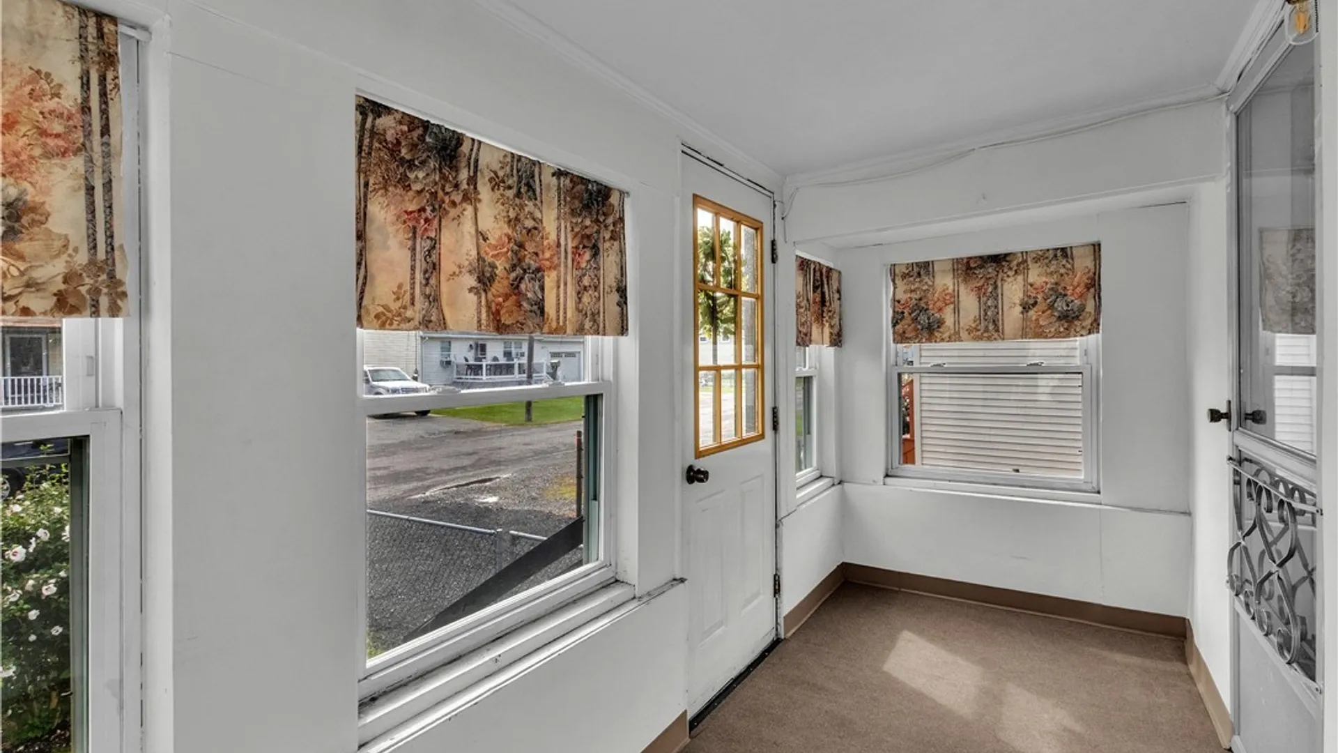 Property at 3032 Petroleum St Street, Niagara, NY 14305 8
