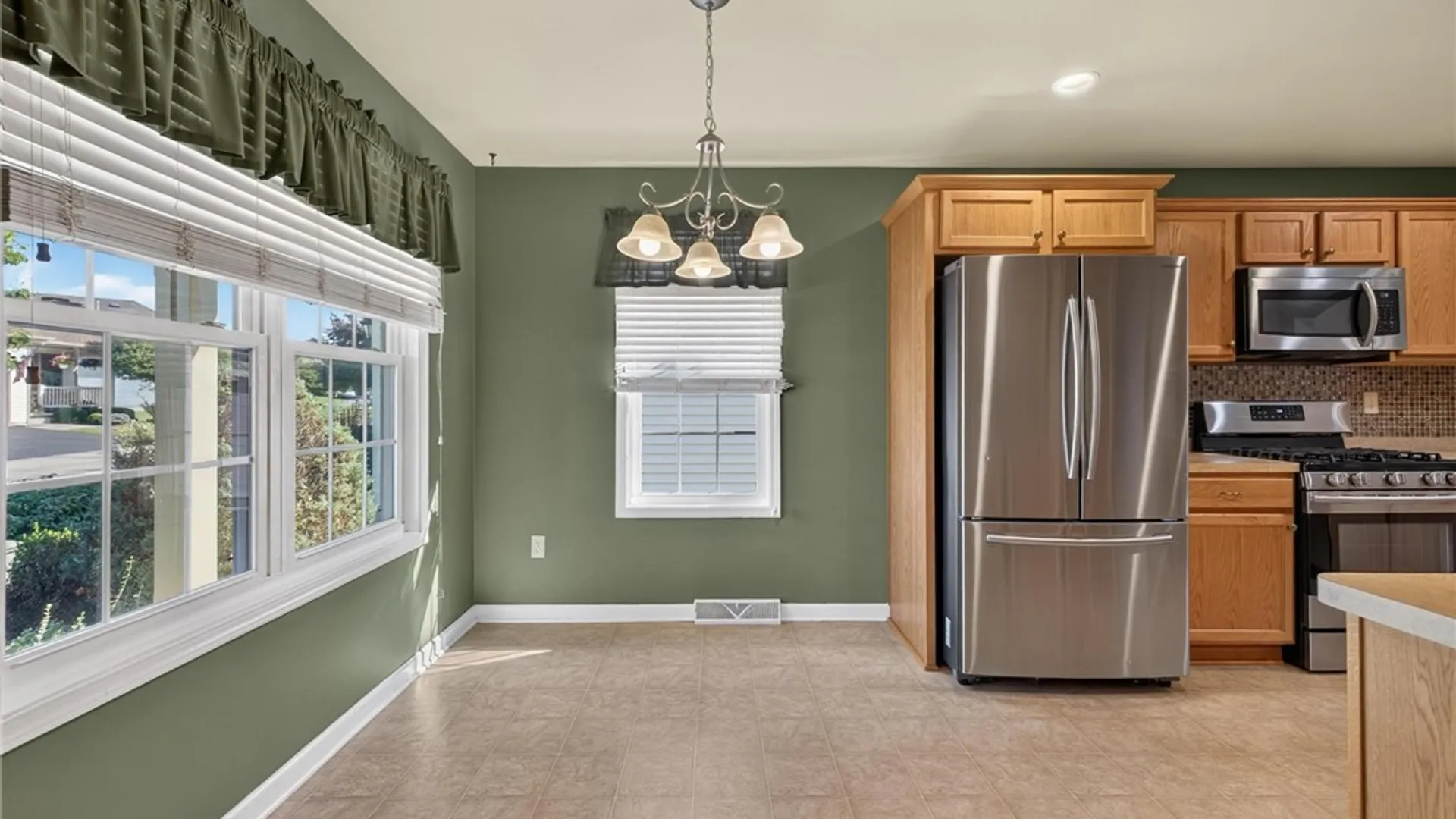Property at 14 Allie Lane, Hamburg, NY 14075 9