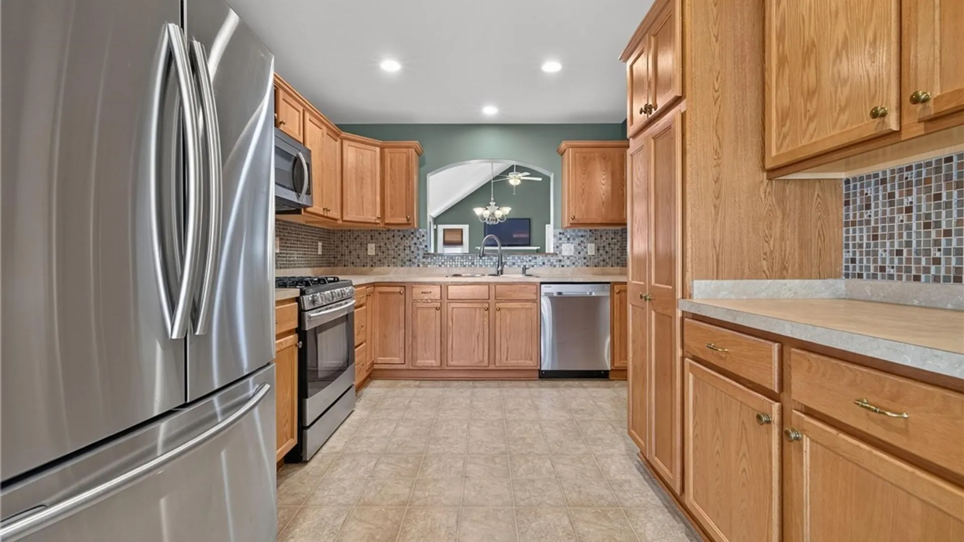 Property at 14 Allie Lane, Hamburg, NY 14075 12