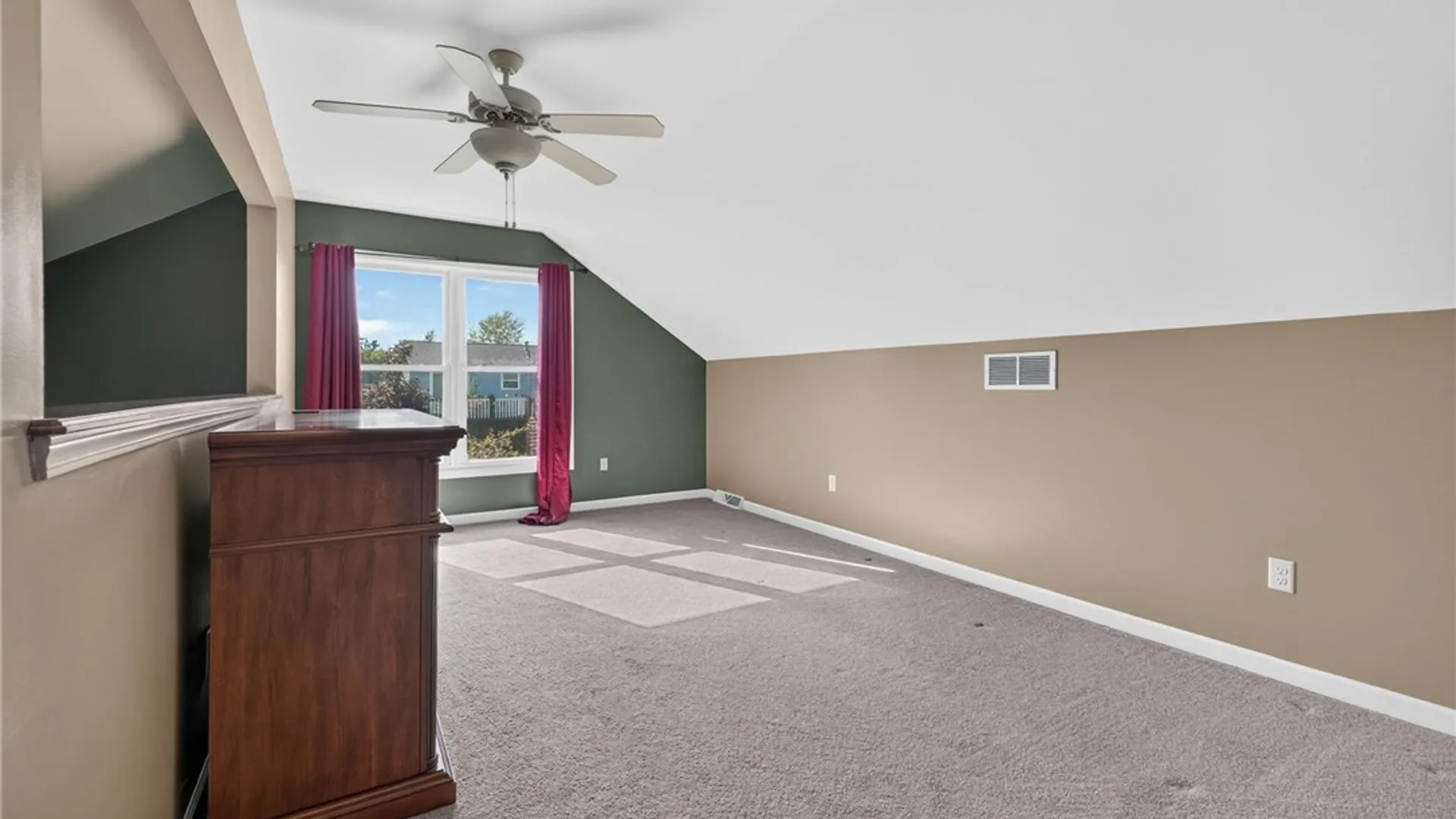Property at 14 Allie Lane, Hamburg, NY 14075 35