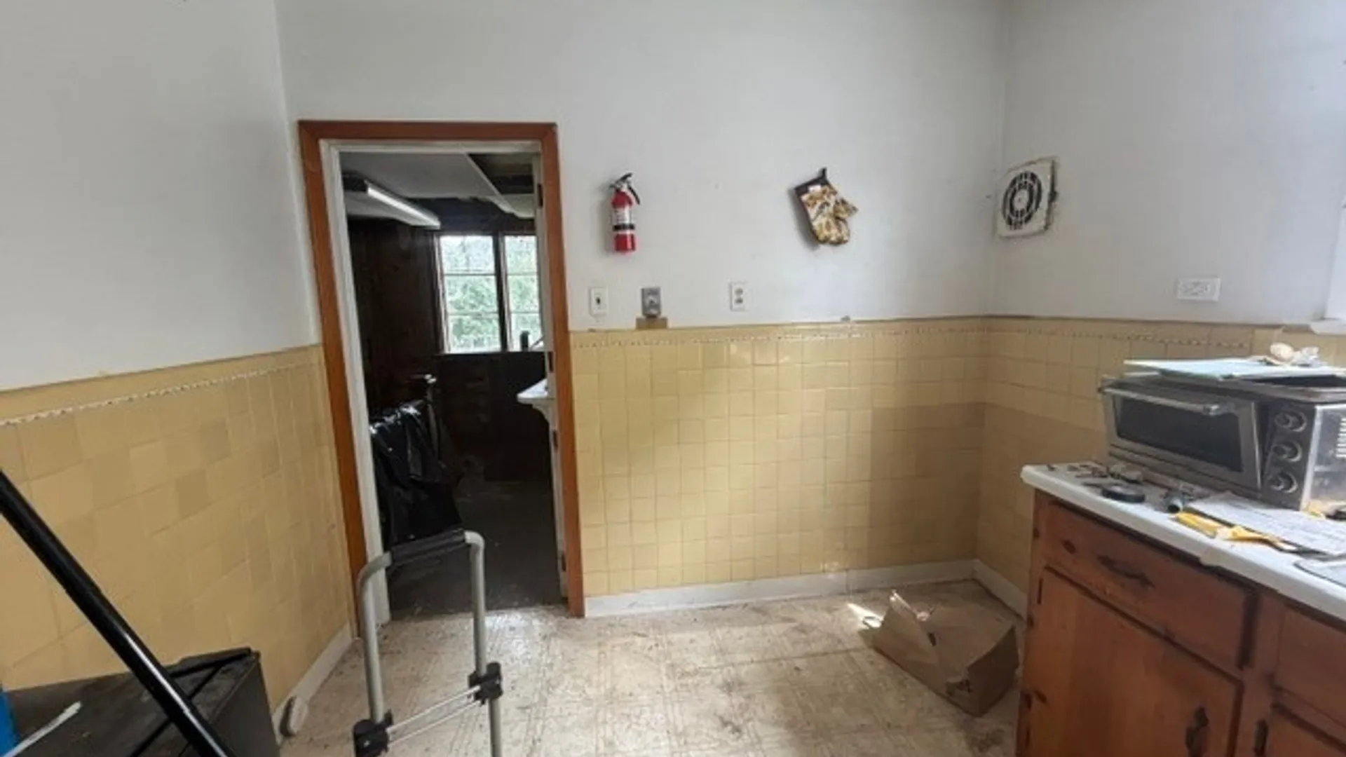 Property at 1416 Fort Ave, Niagara Falls, NY 14303 8