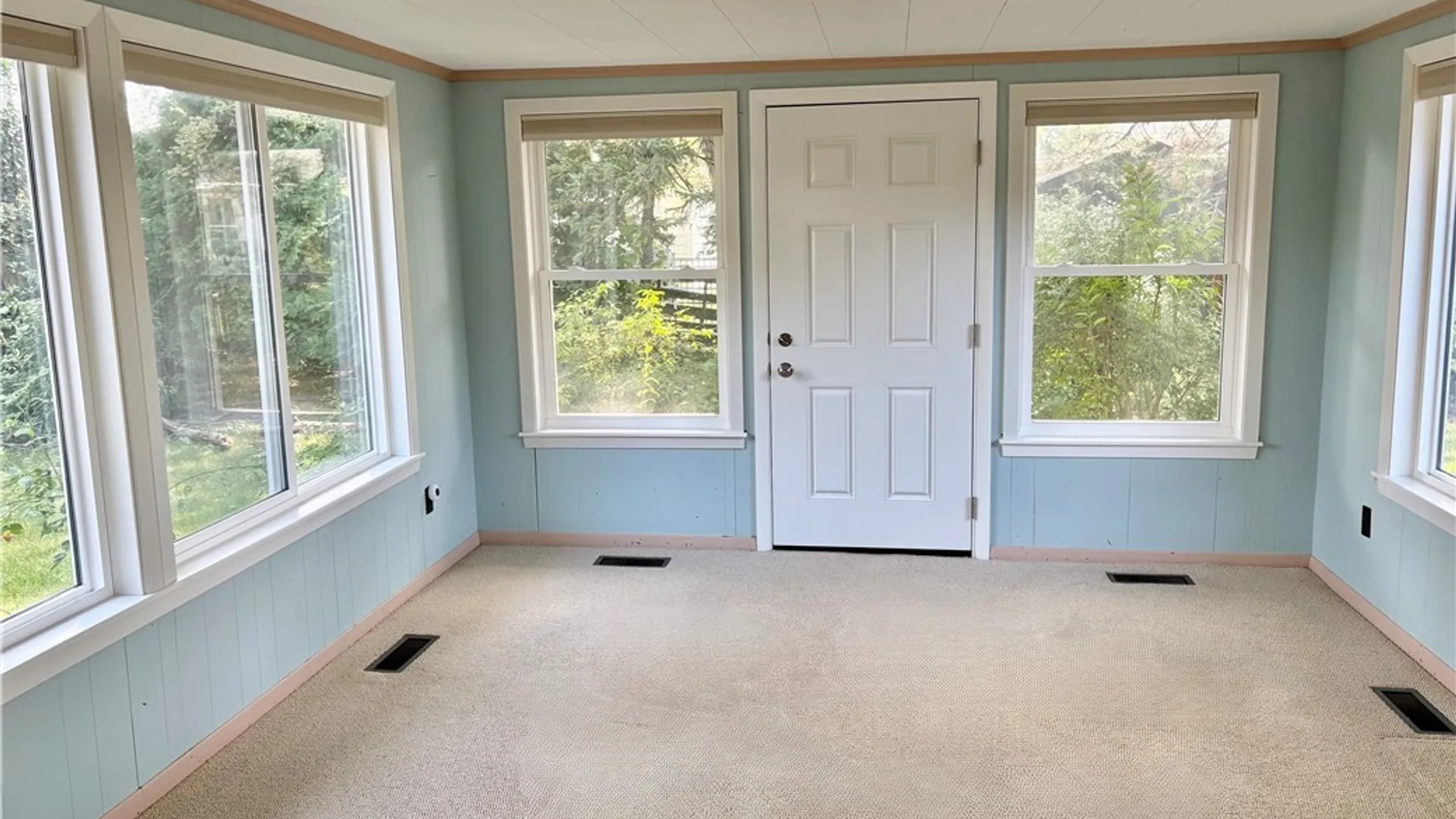 Property at 272 Woodmere Drive, Tonawanda, NY 14150 16
