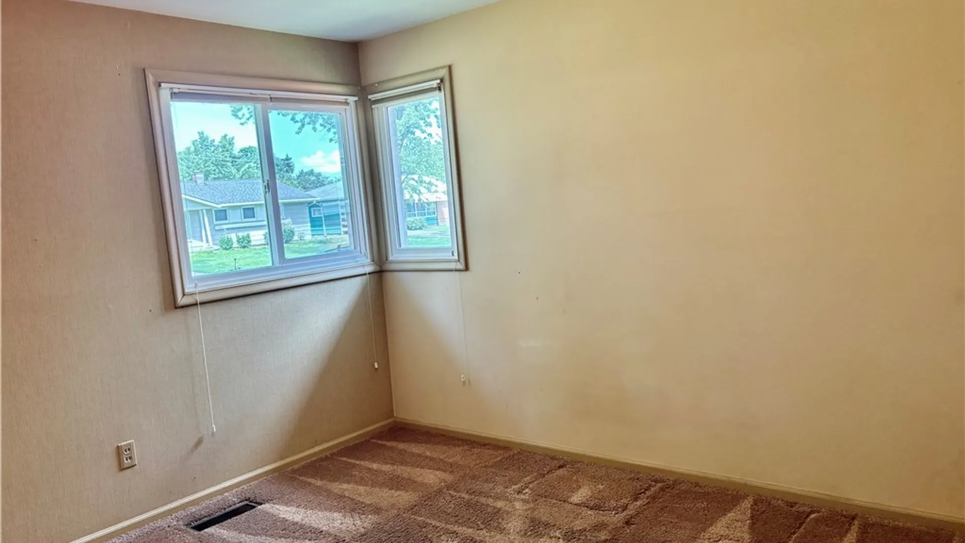 Property at 272 Woodmere Drive, Tonawanda, NY 14150 31