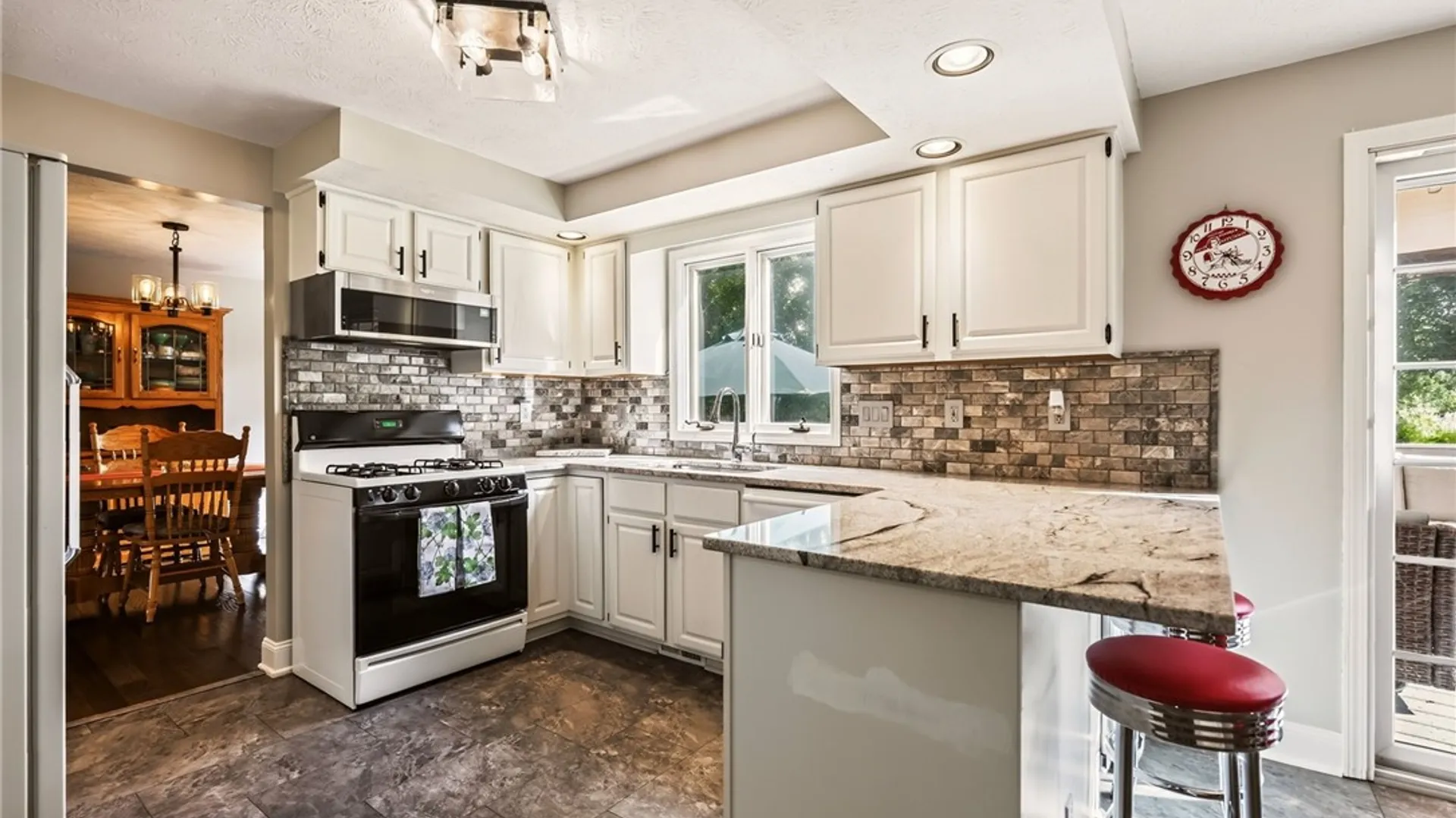 Property at 8 Yellowrose Circle, Clarkson, NY 14420 6
